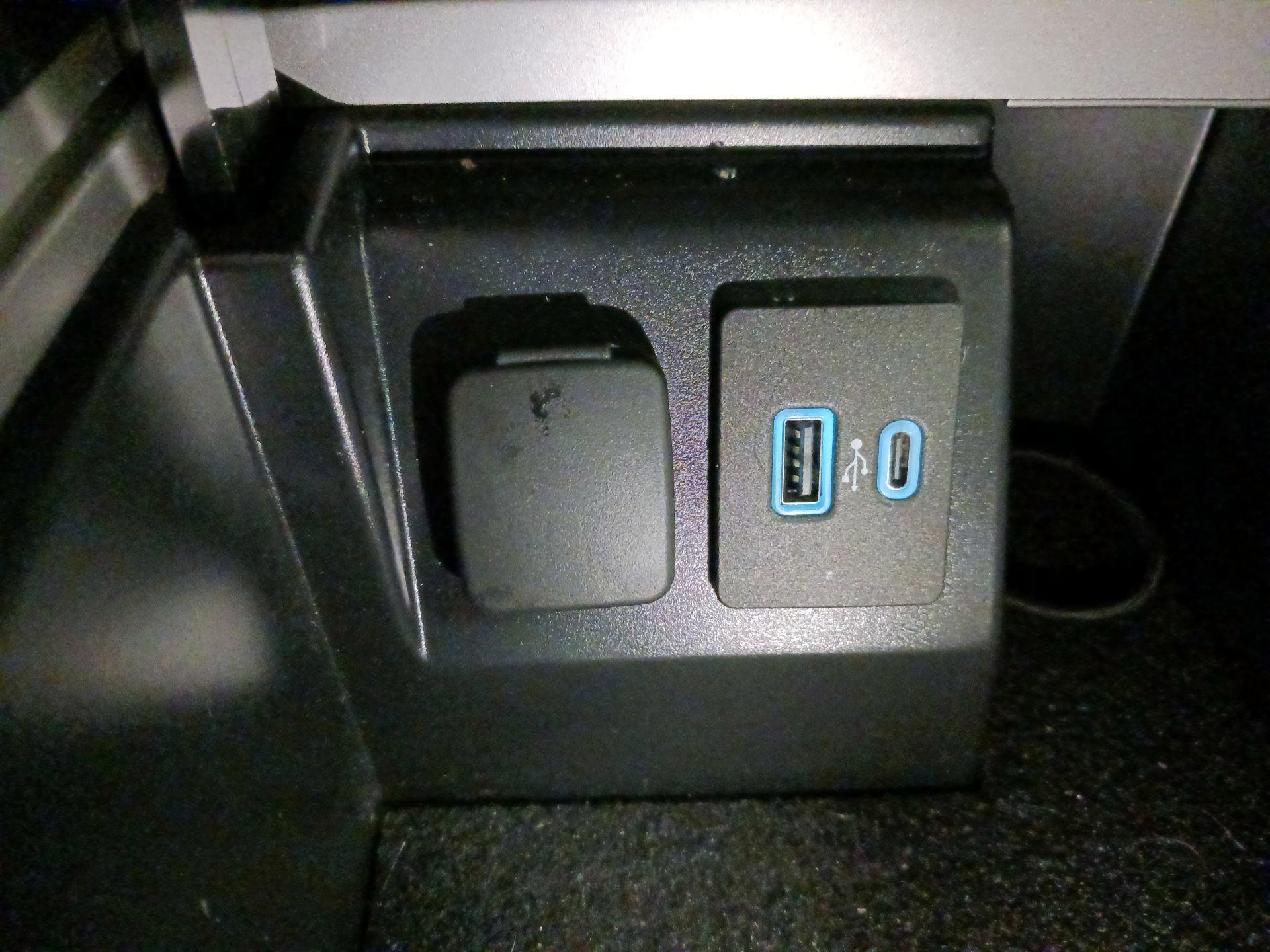 Thumbnail: 2023 Ford Explorer - 19