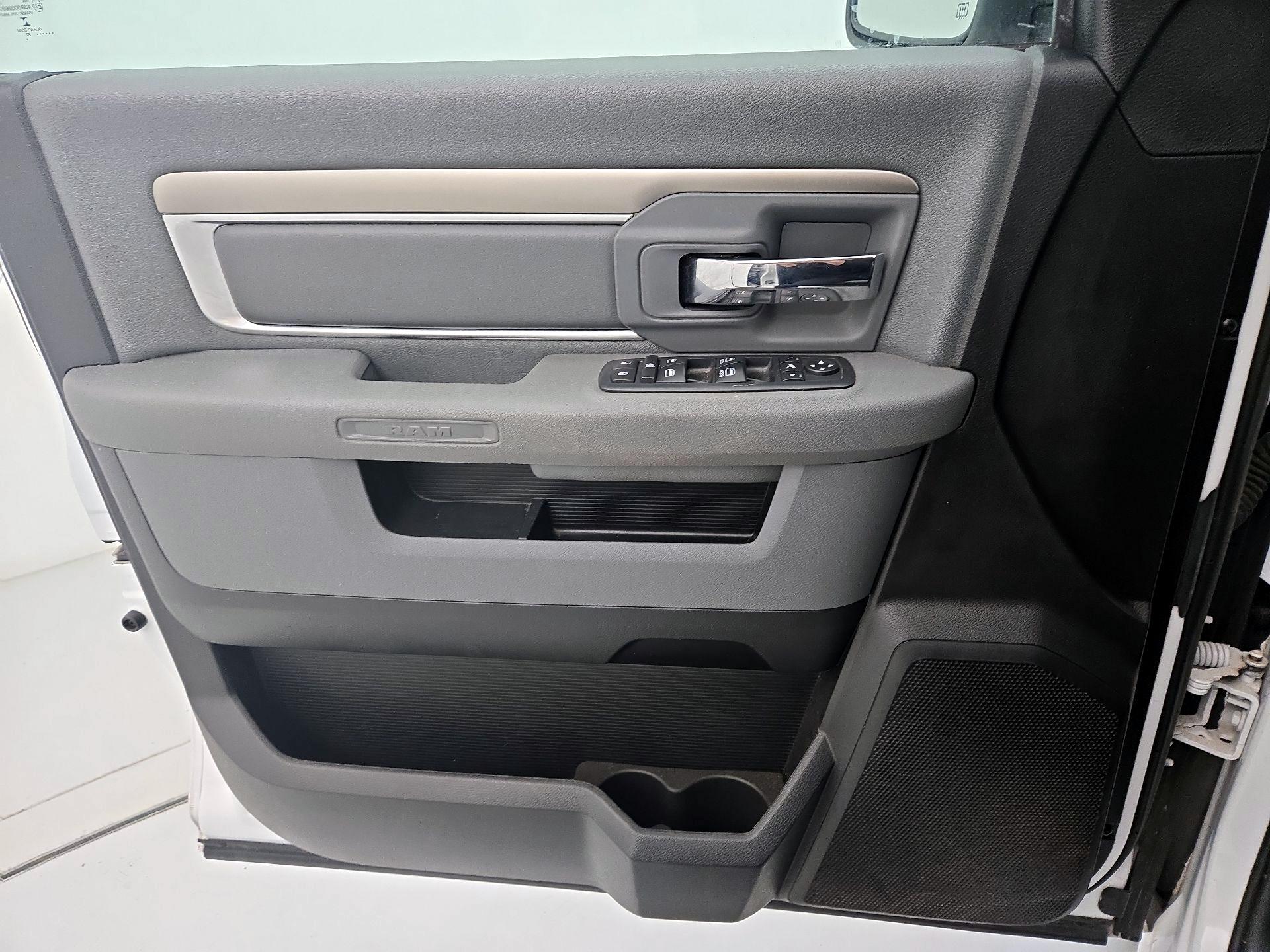 Thumbnail: 2020 RAM 1500 Classic - 12