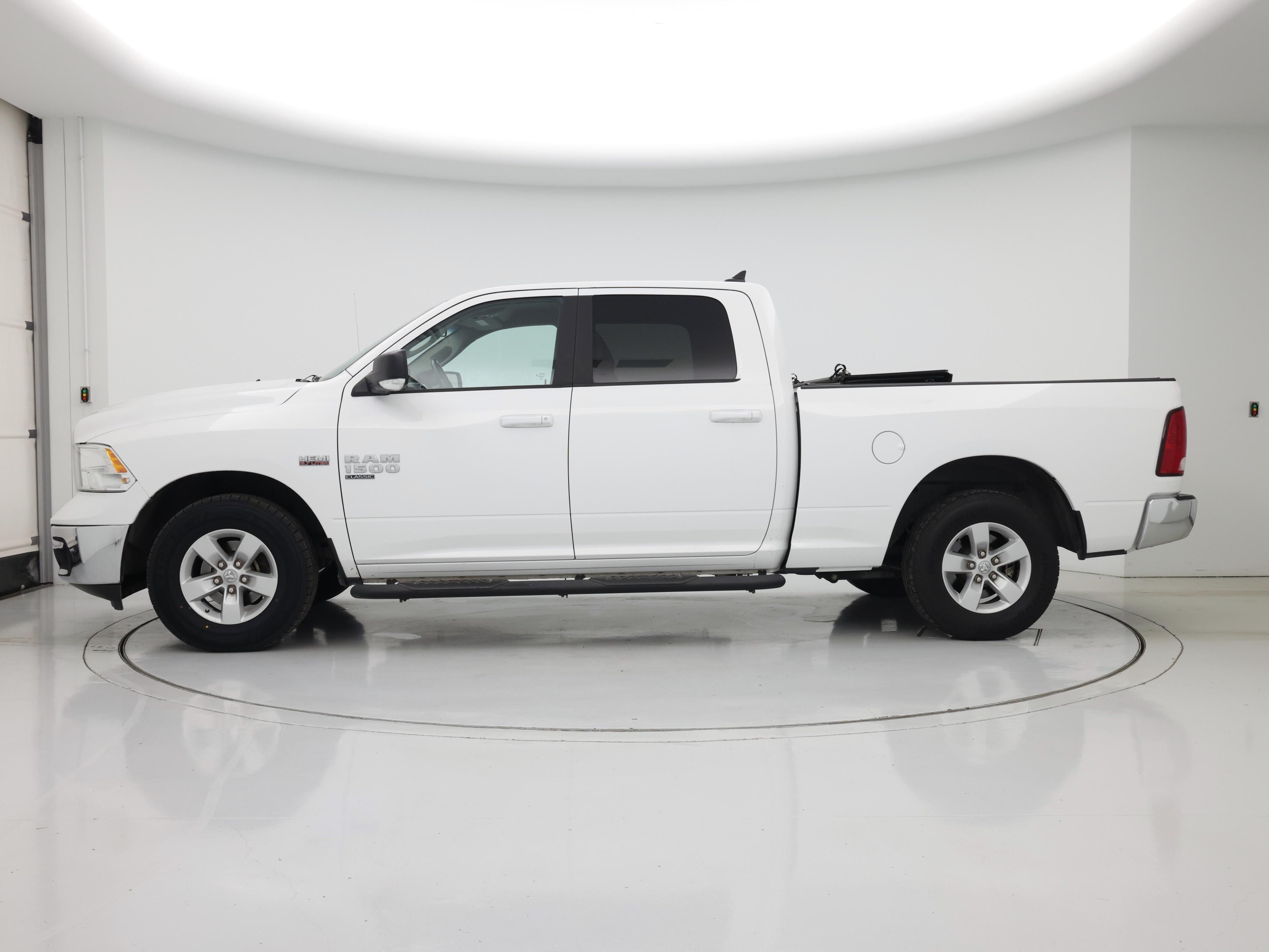 Thumbnail: 2020 RAM 1500 Classic - 3