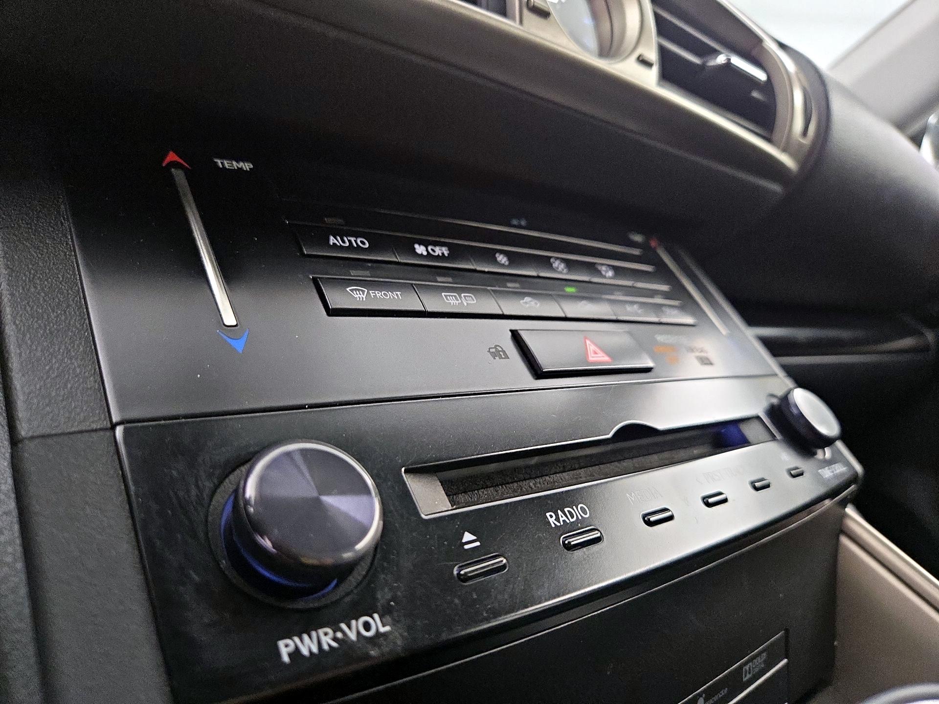 Thumbnail: 2014 Lexus IS - 17