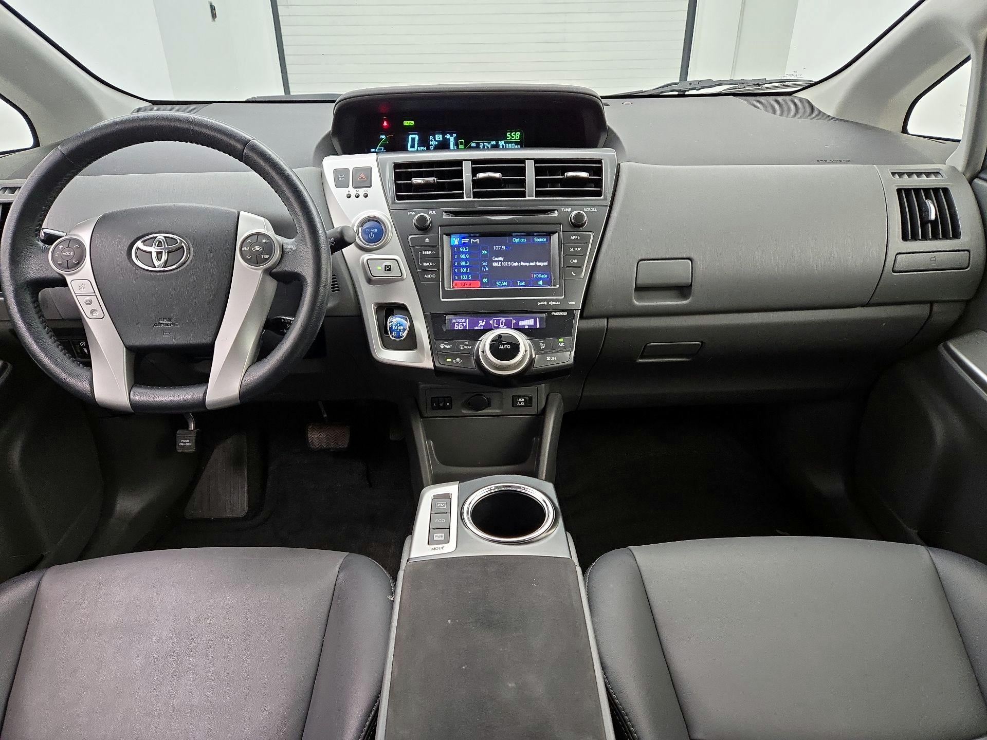 Thumbnail: 2014 Toyota Prius v - 9