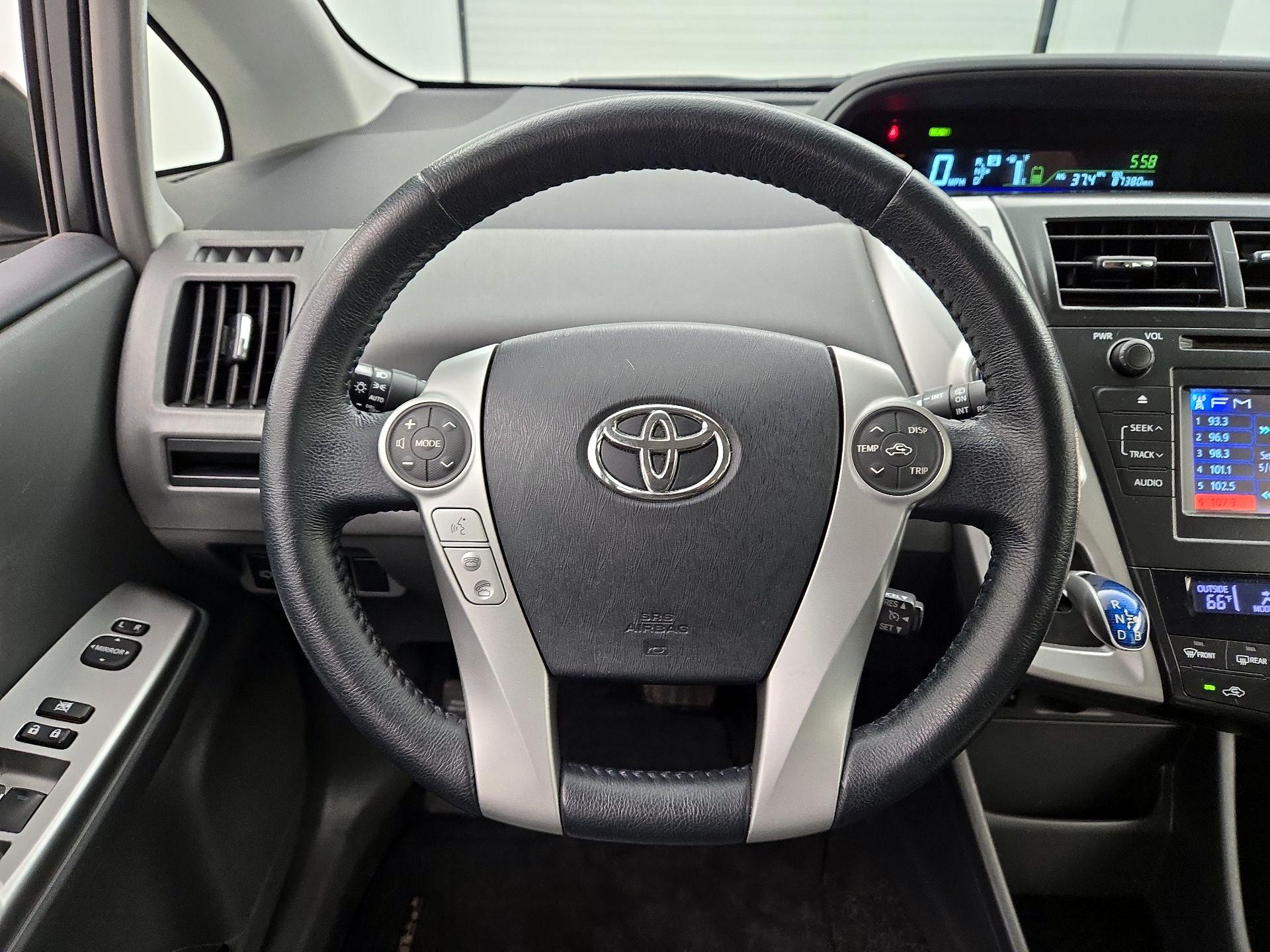 Thumbnail: 2014 Toyota Prius v - 10