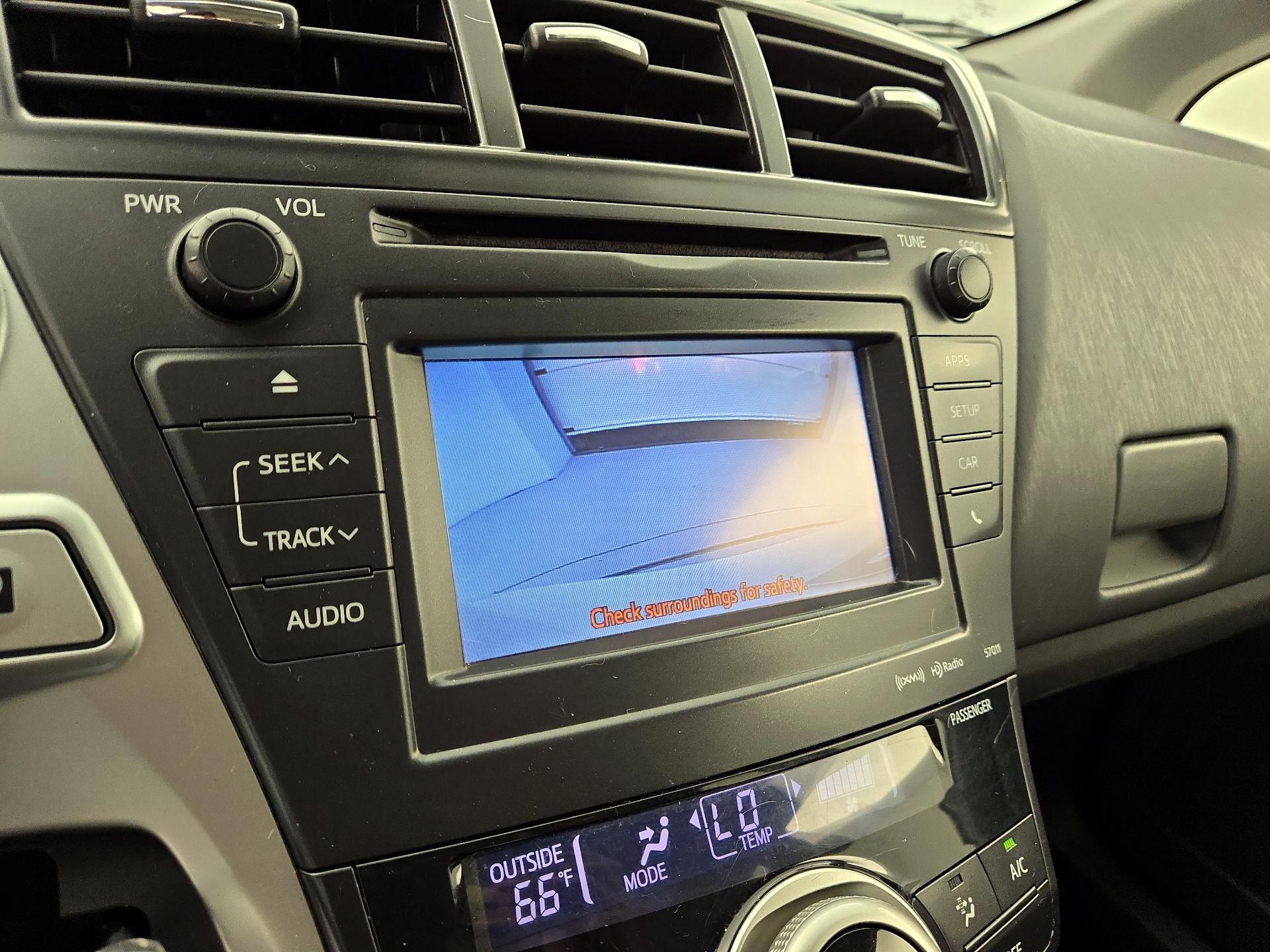 Thumbnail: 2014 Toyota Prius v - 14