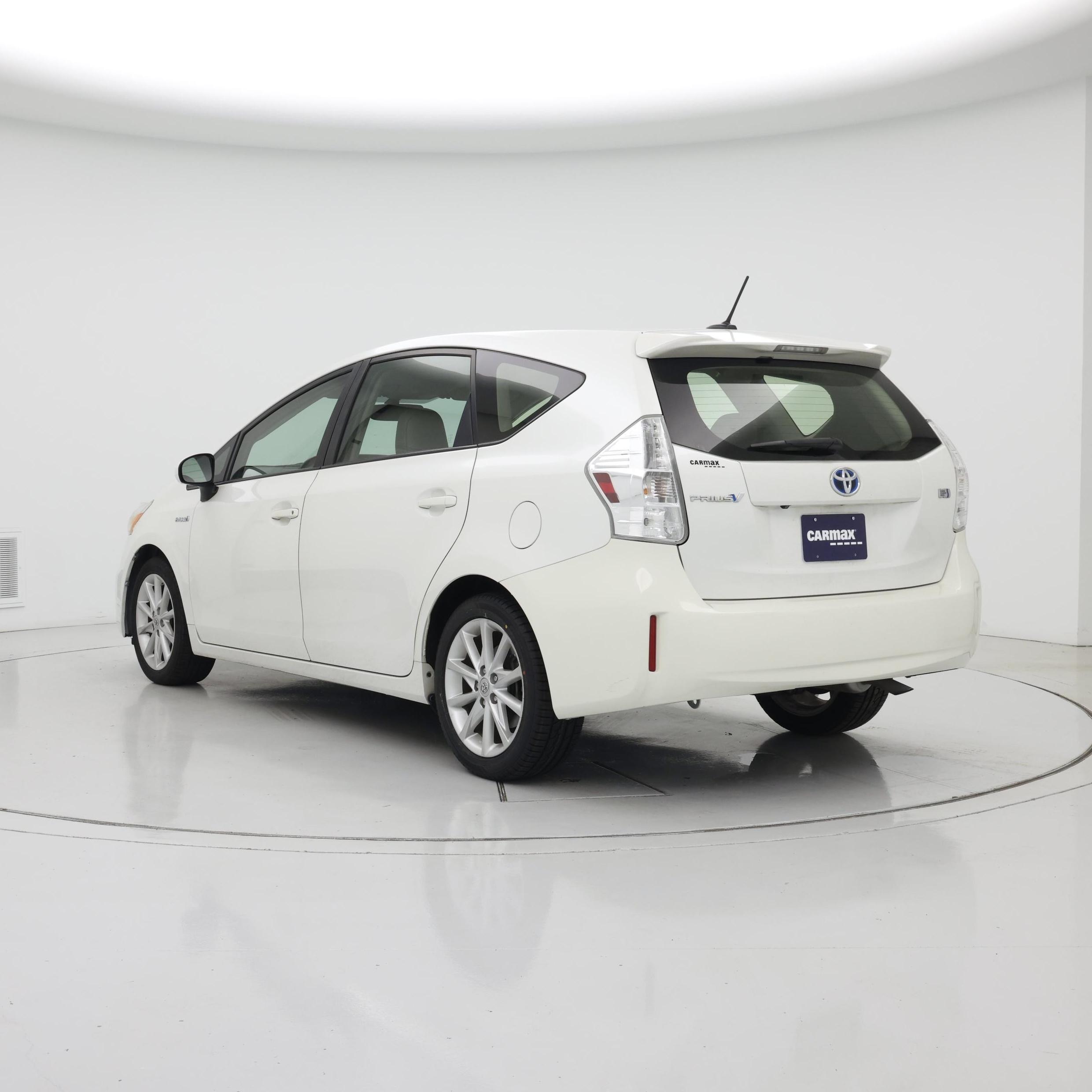 Thumbnail: 2014 Toyota Prius v - 2