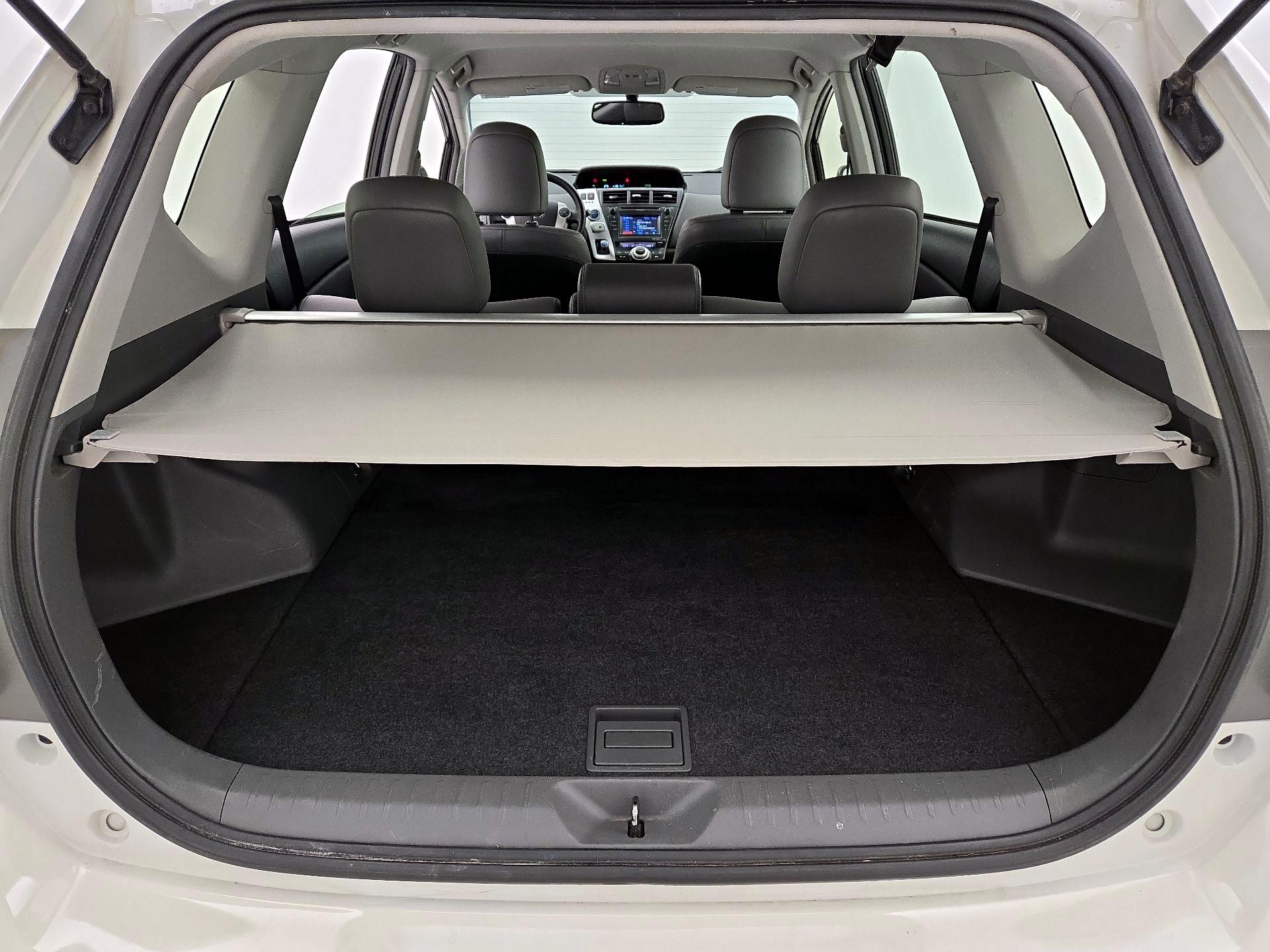 Thumbnail: 2014 Toyota Prius v - 20