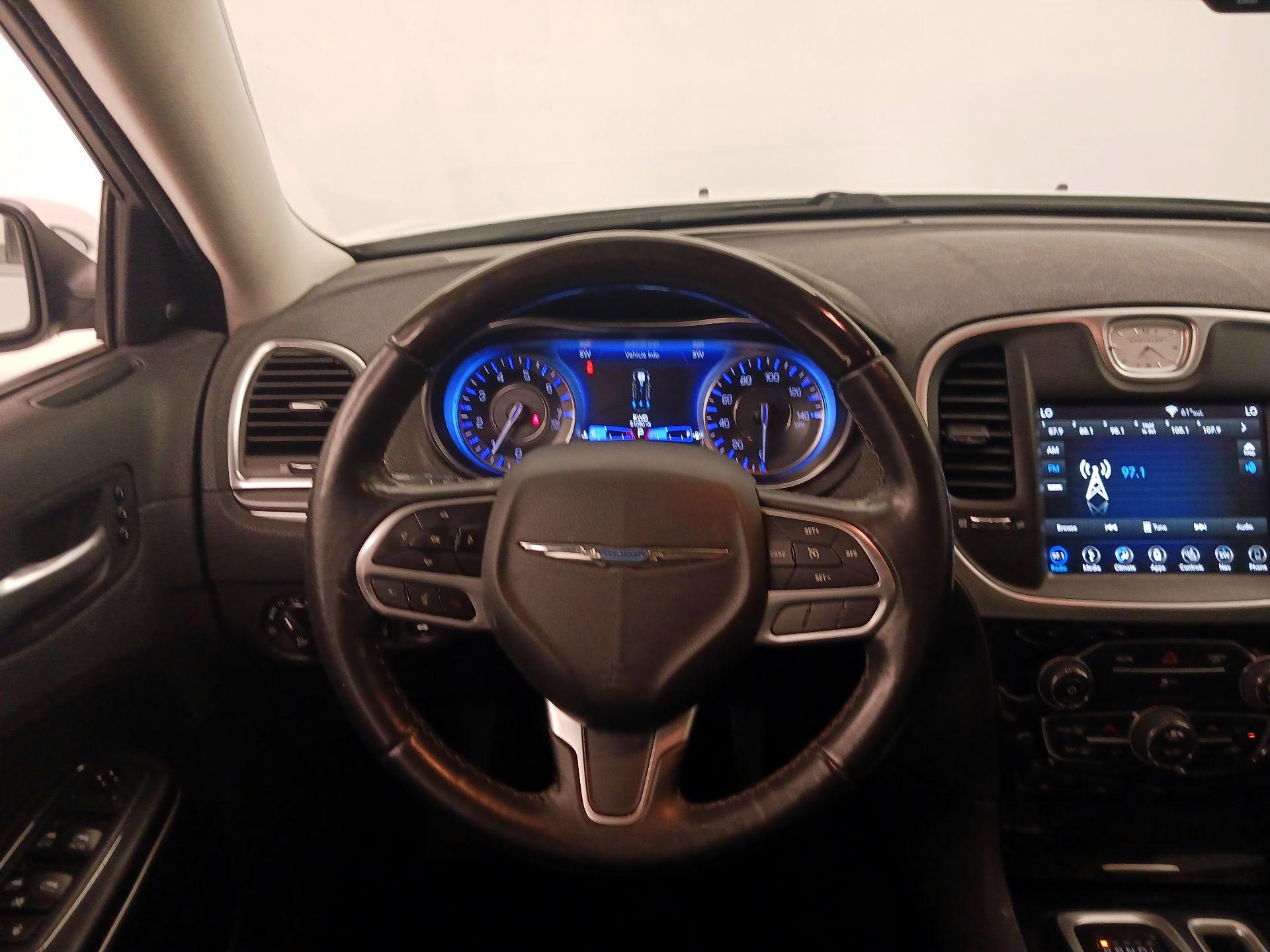 Thumbnail: 2019 Chrysler 300 - 10