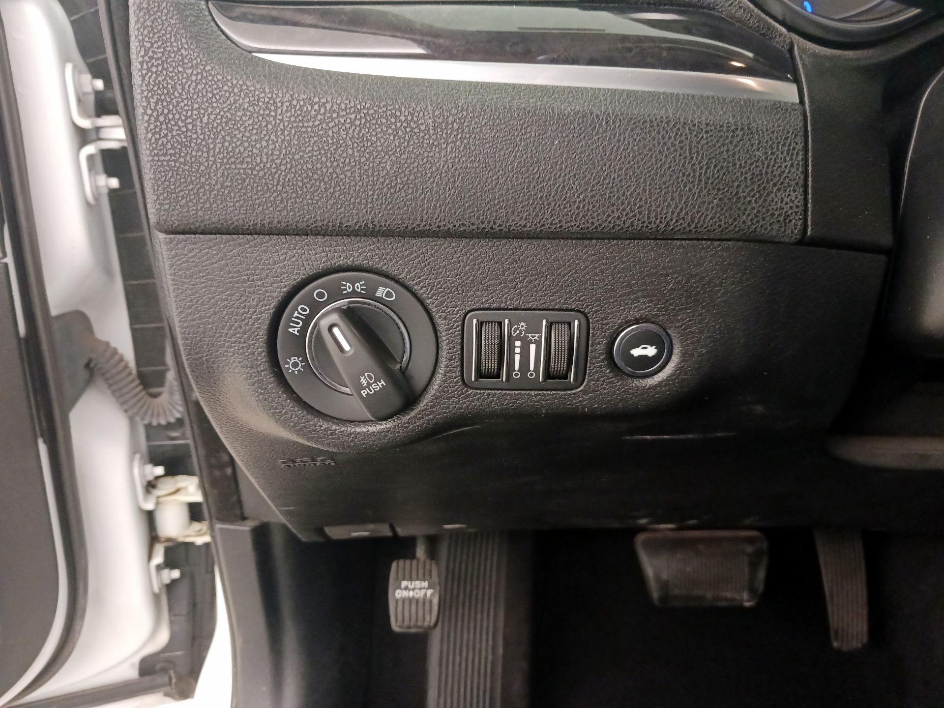 Thumbnail: 2019 Chrysler 300 - 13