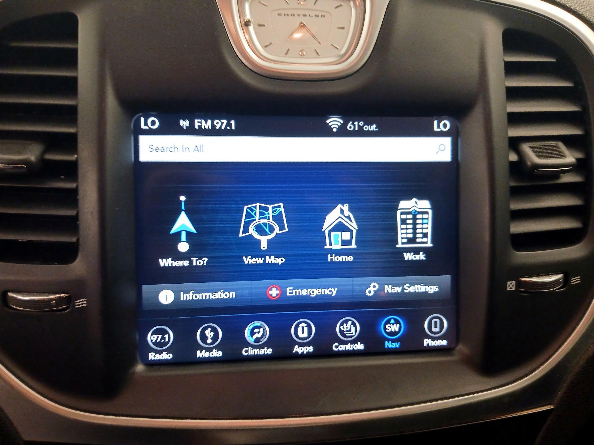 Thumbnail: 2019 Chrysler 300 - 14