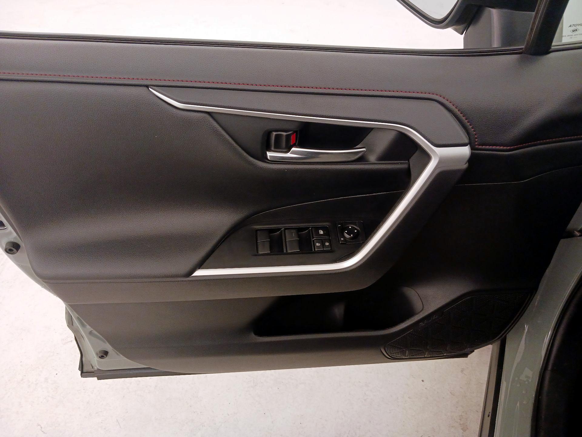 Thumbnail: 2021 Toyota RAV4 - 12