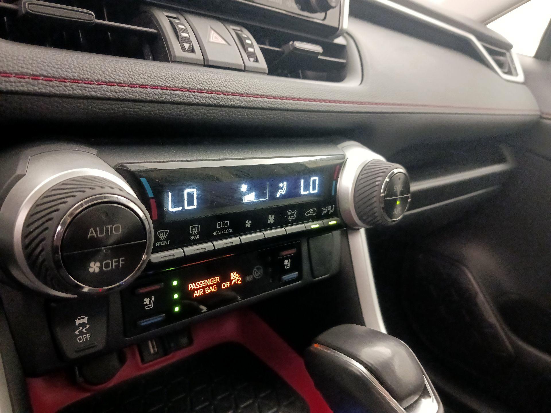 Thumbnail: 2021 Toyota RAV4 - 16