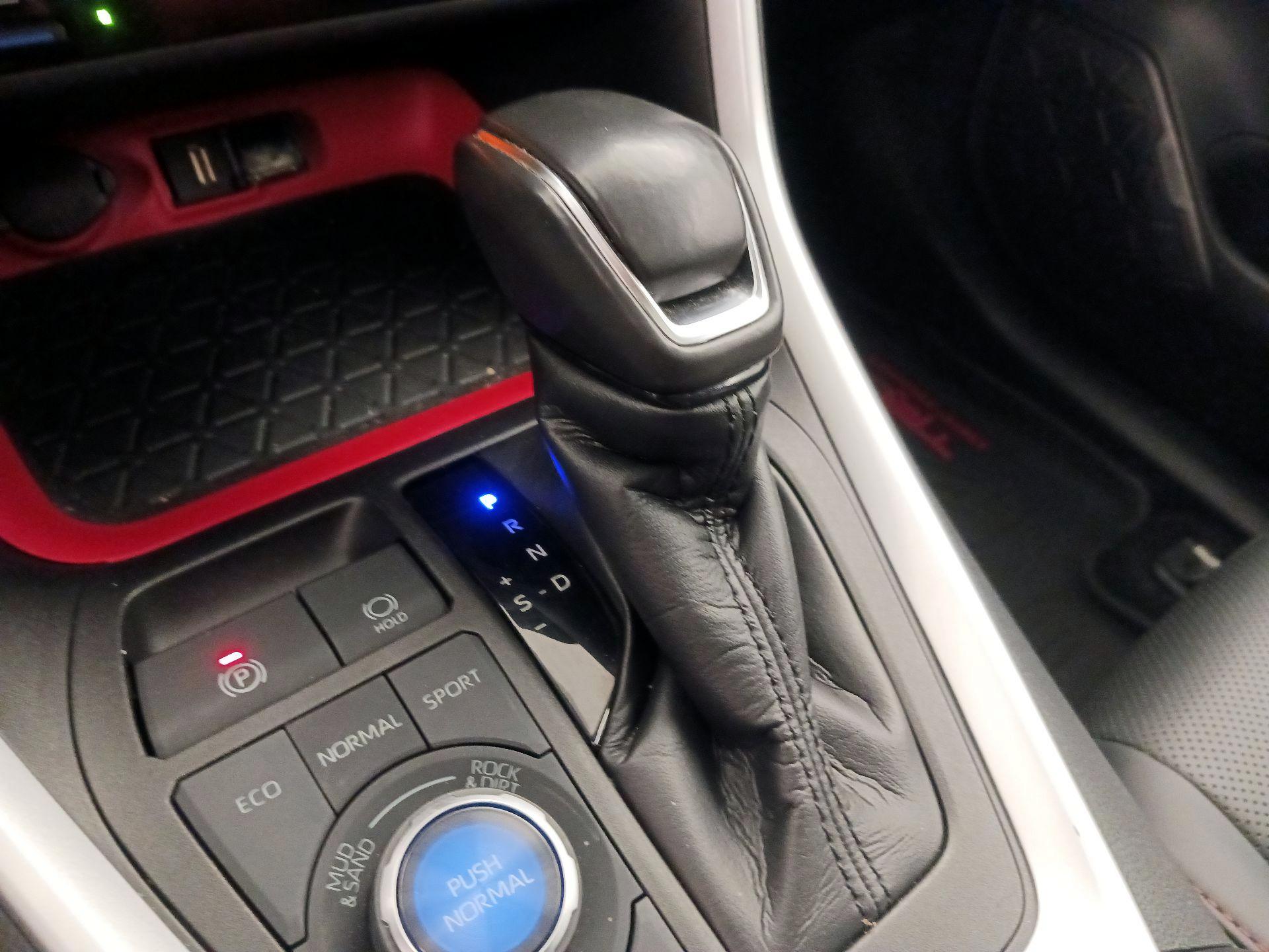 Thumbnail: 2021 Toyota RAV4 - 17