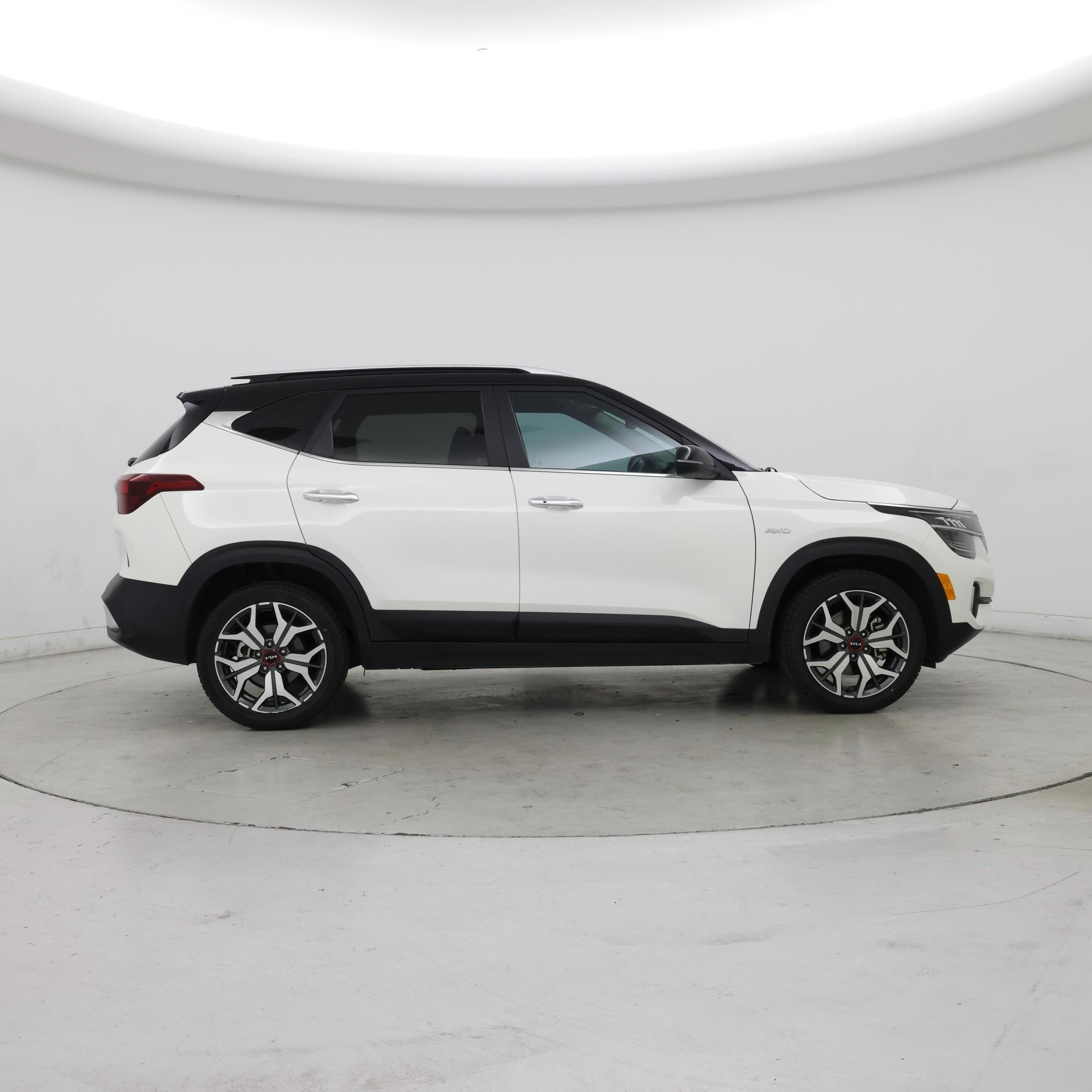 Thumbnail: 2023 Kia Seltos - 7