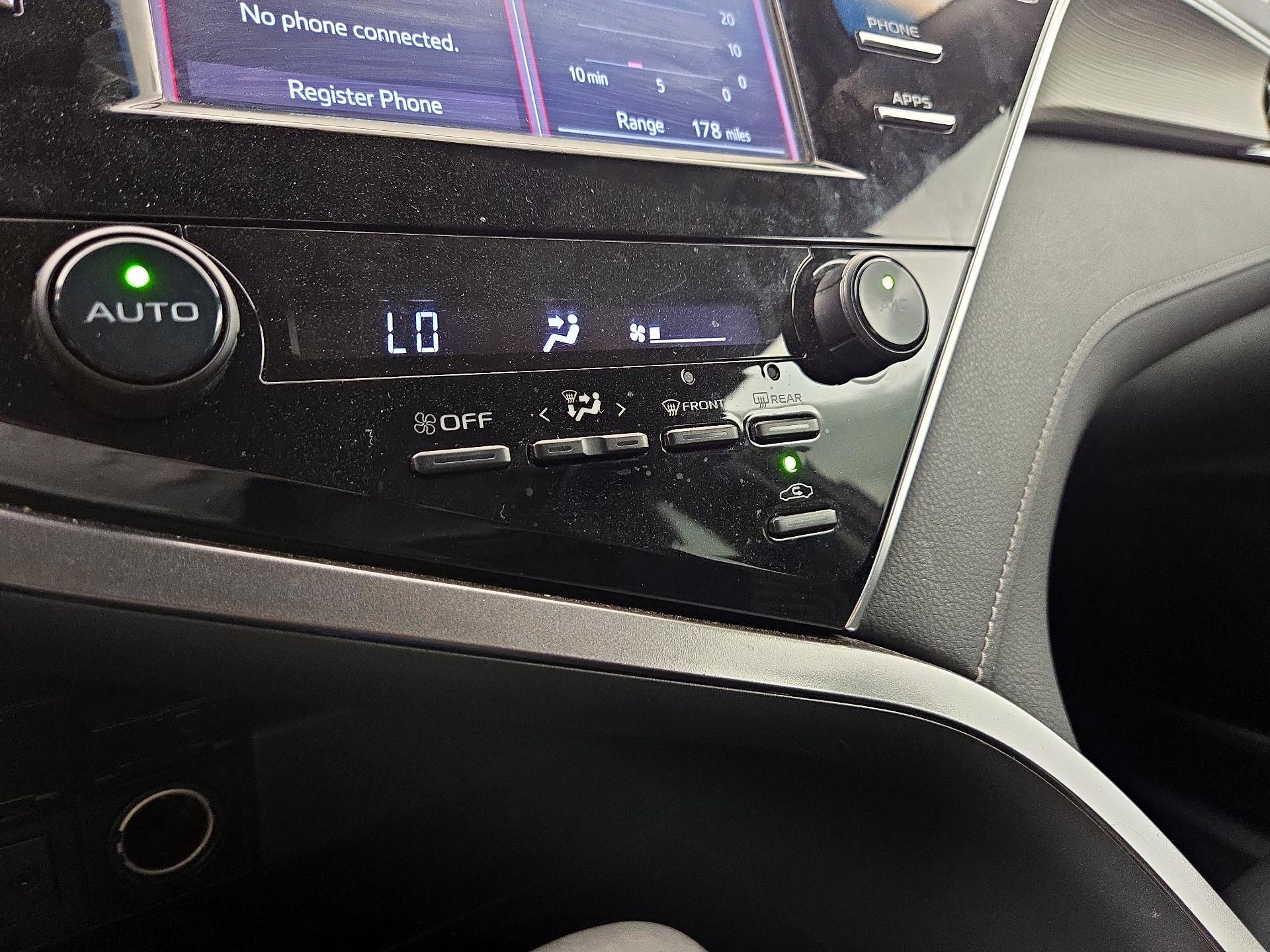 Thumbnail: 2018 Toyota Camry - 16