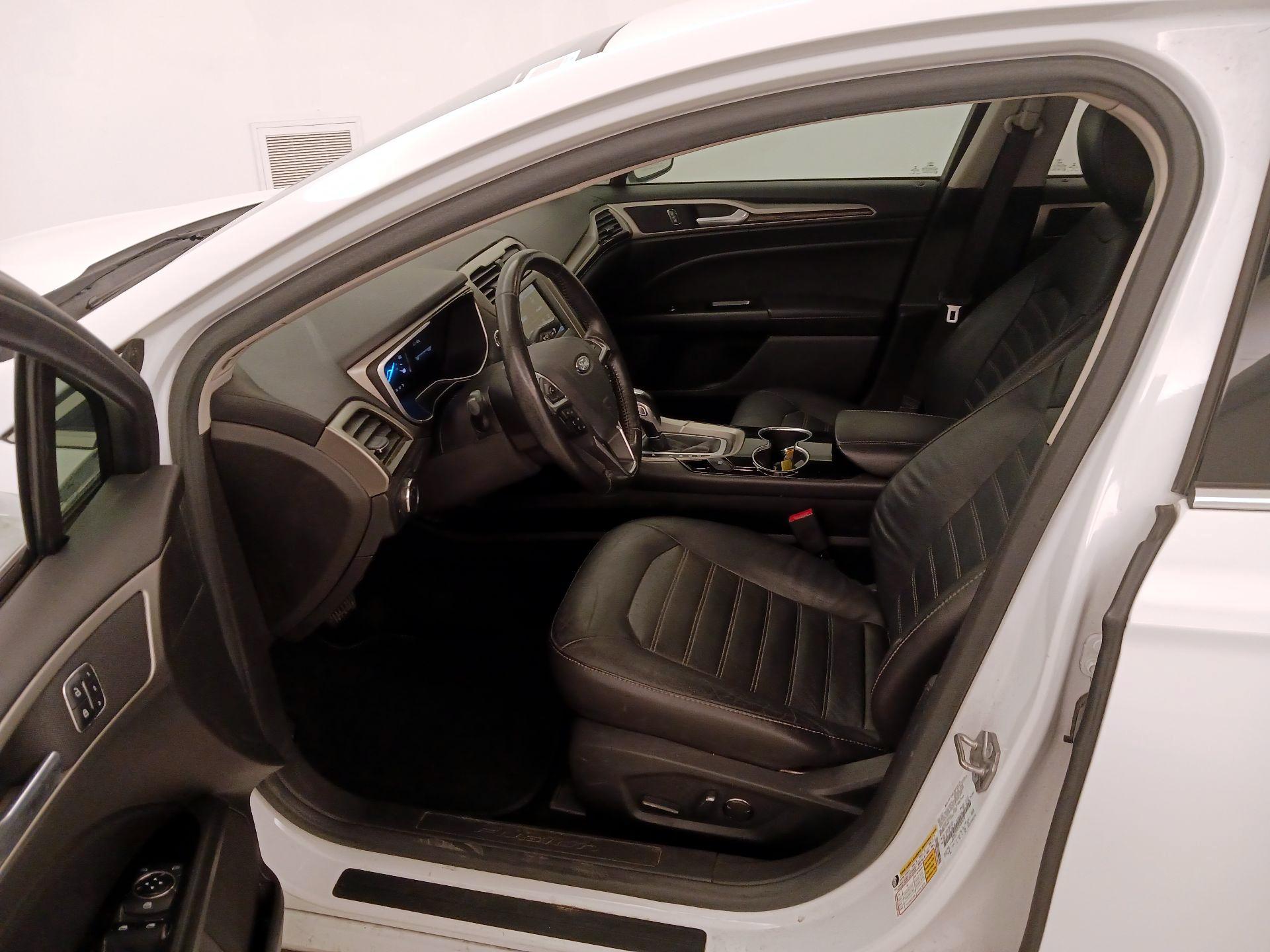 Thumbnail: 2015 Ford Fusion - 11