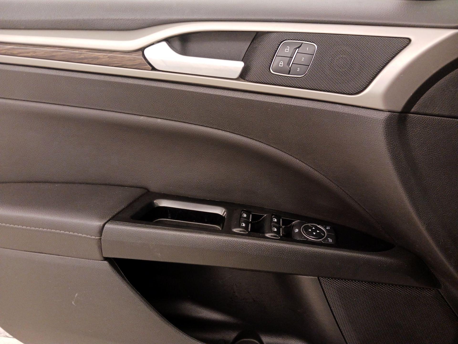 Thumbnail: 2015 Ford Fusion - 12