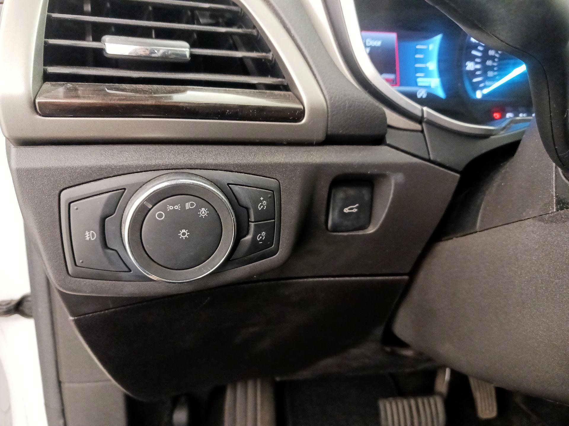 Thumbnail: 2015 Ford Fusion - 13