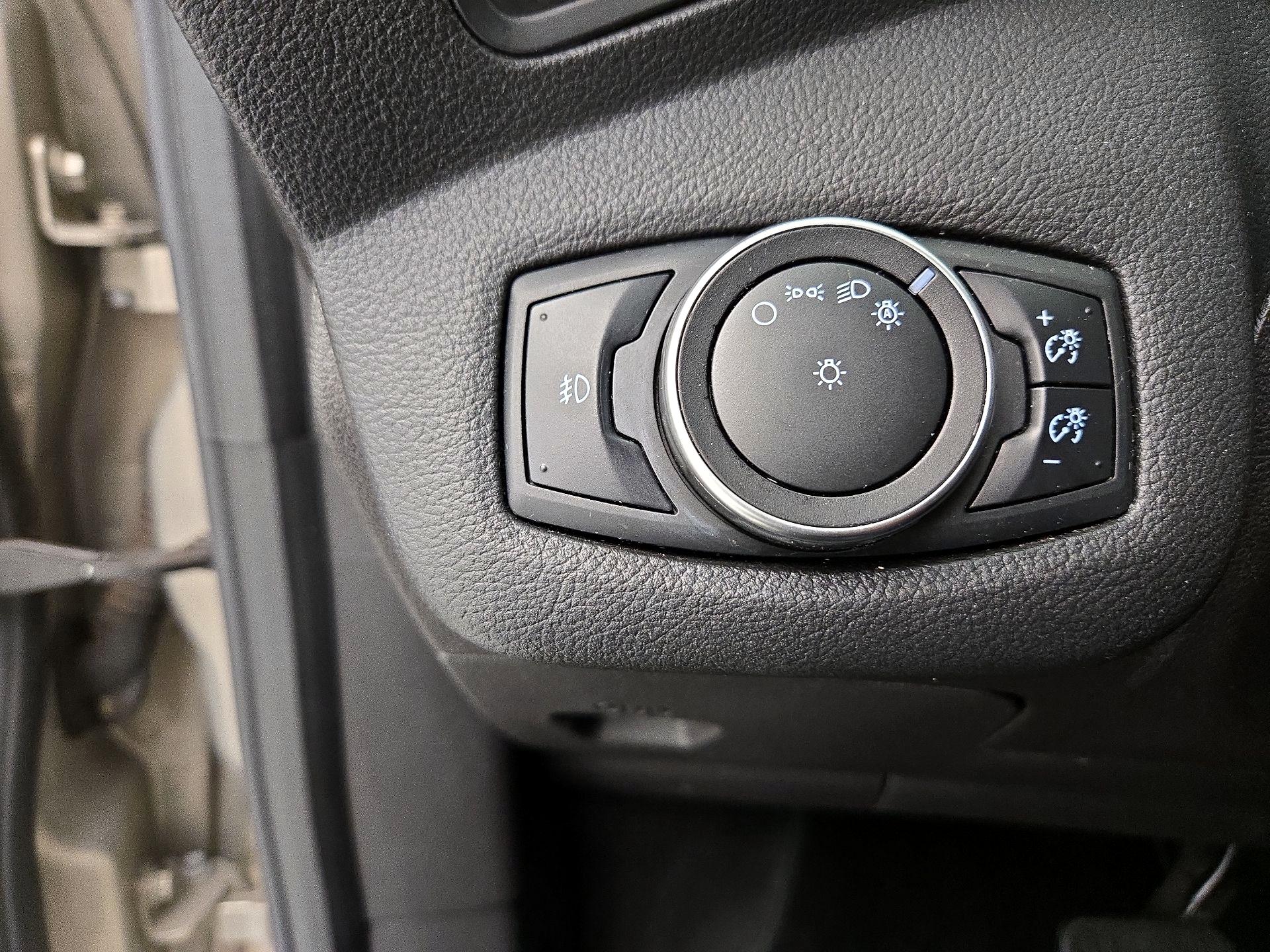 Thumbnail: 2015 Ford C-Max - 13