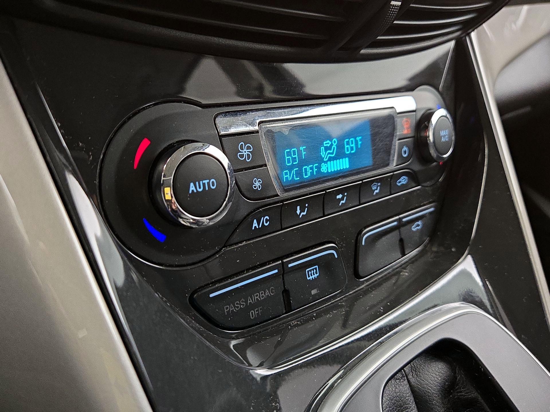 Thumbnail: 2015 Ford C-Max - 17