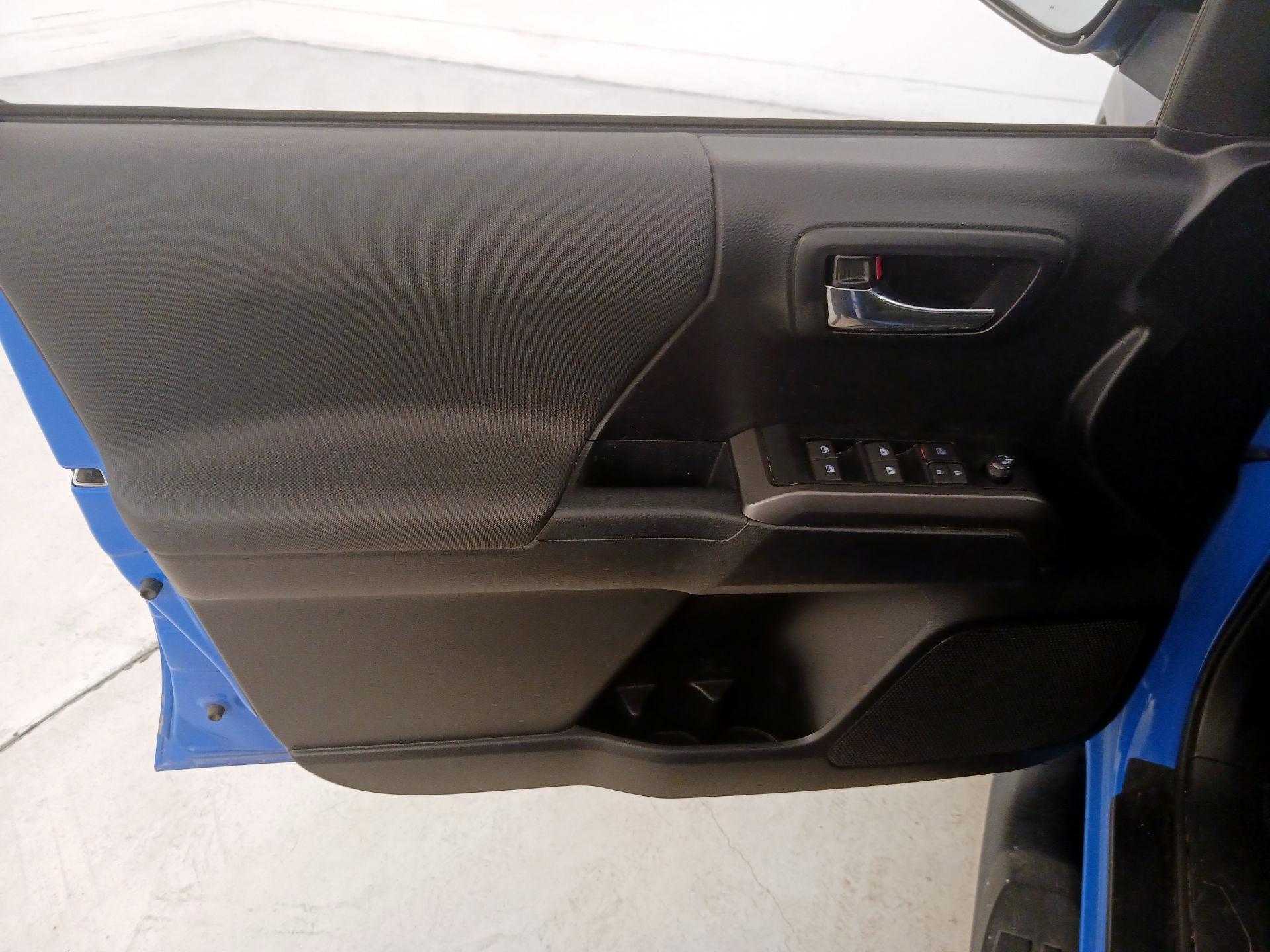 Thumbnail: 2021 Toyota Tacoma - 12