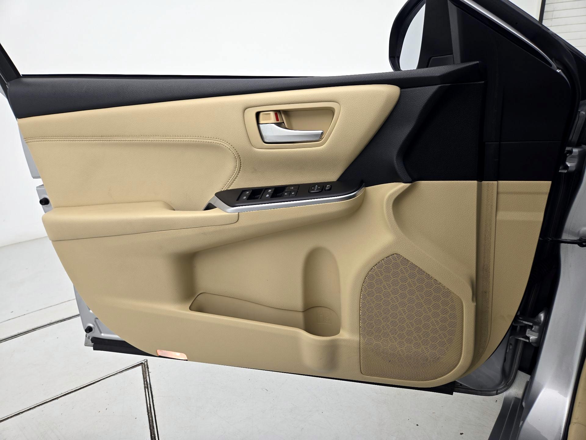 Thumbnail: 2015 Toyota Camry - 12