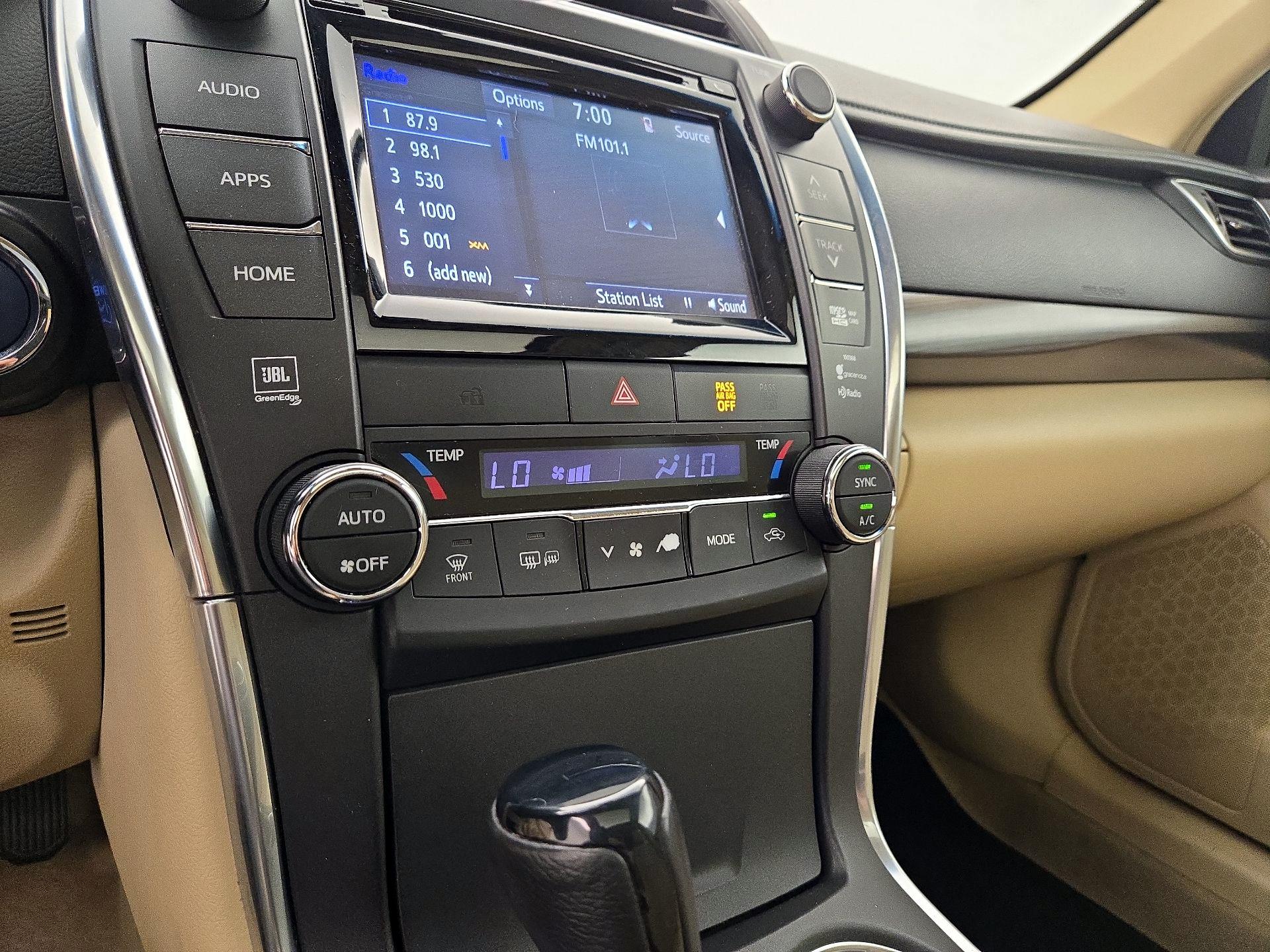 Thumbnail: 2015 Toyota Camry - 16