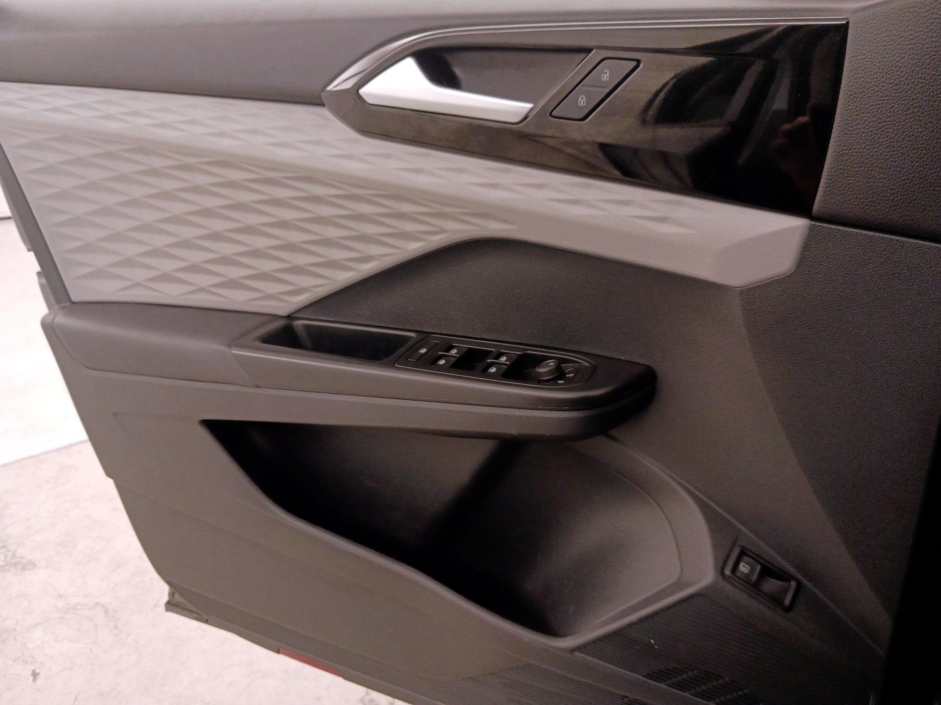 Thumbnail: 2023 Volkswagen Taos - 12