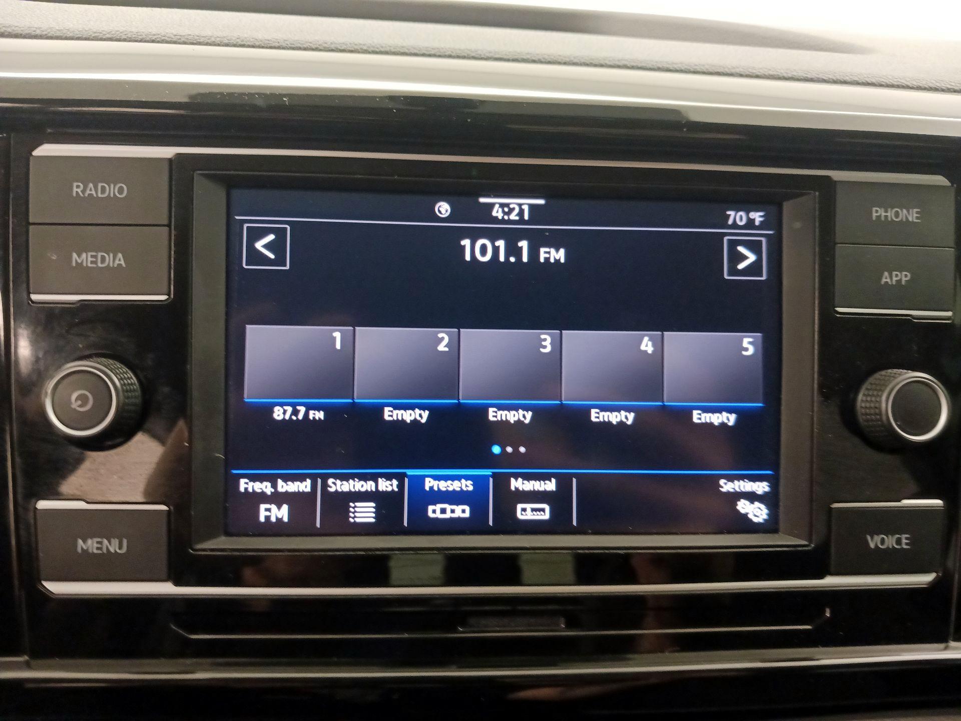 Thumbnail: 2023 Volkswagen Taos - 15