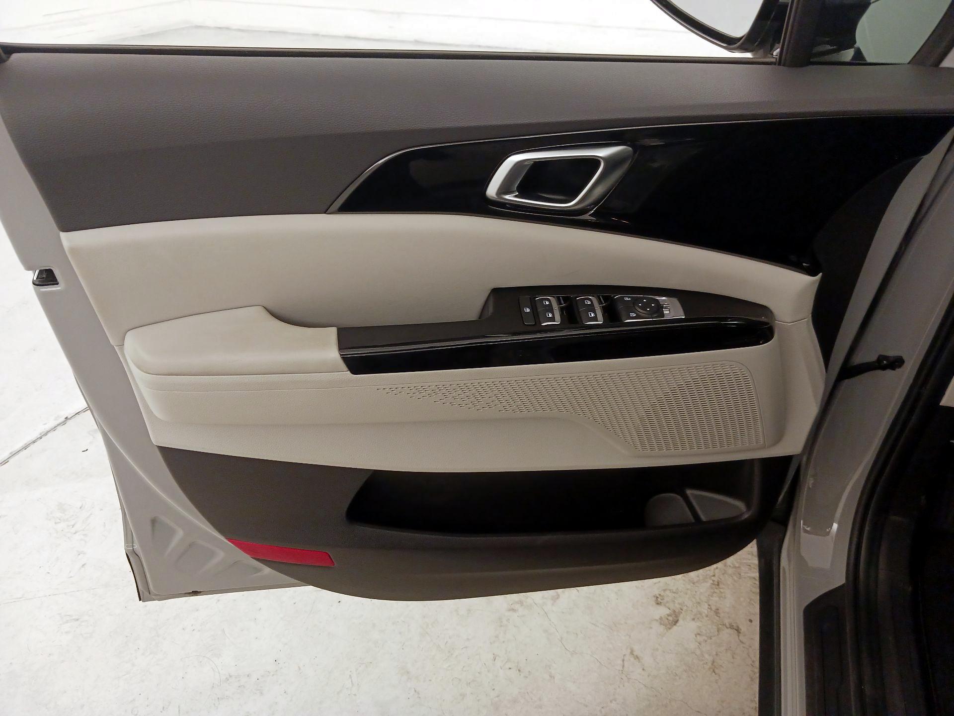 Thumbnail: 2024 Kia Carnival - 12