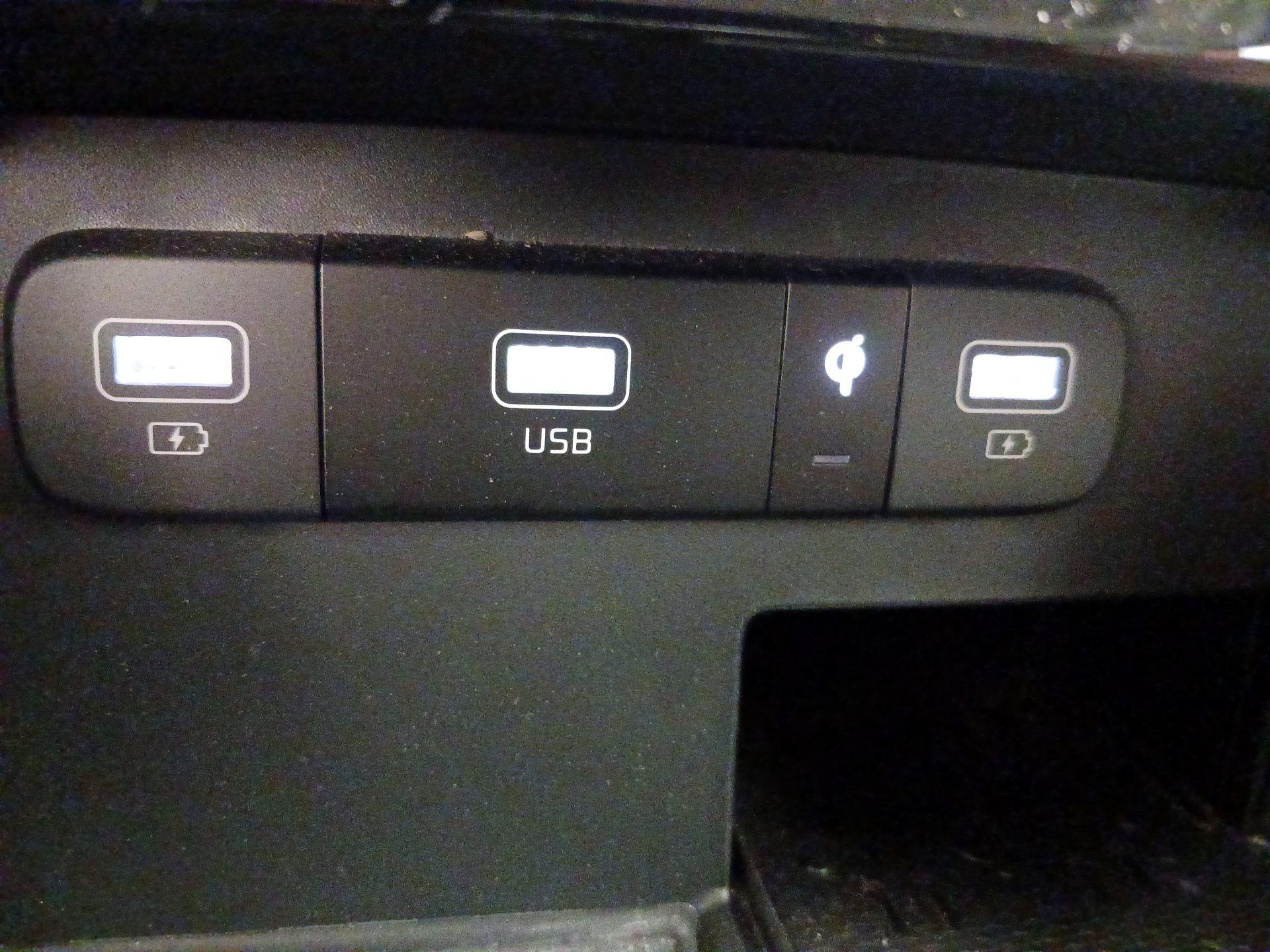 Thumbnail: 2024 Kia Carnival - 19