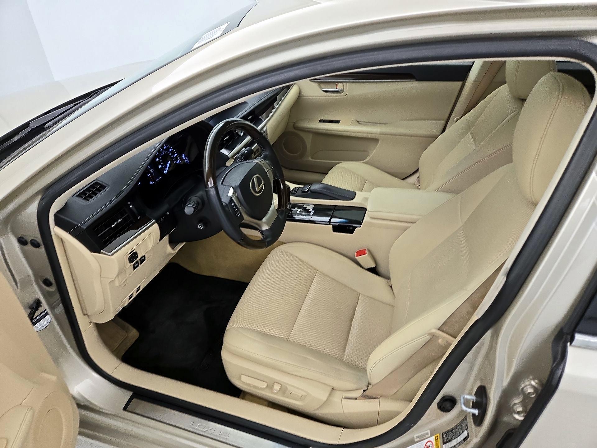 Thumbnail: 2014 Lexus ES - 11