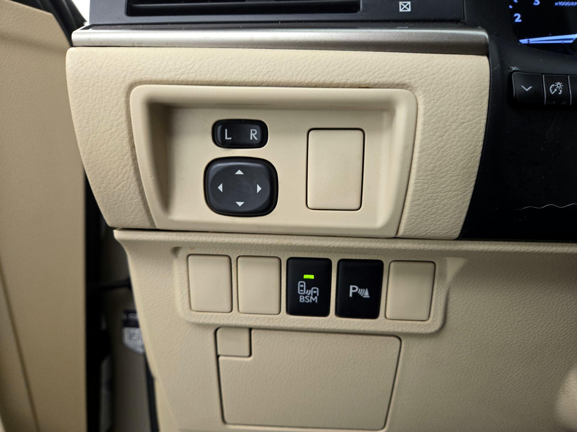 Thumbnail: 2014 Lexus ES - 13