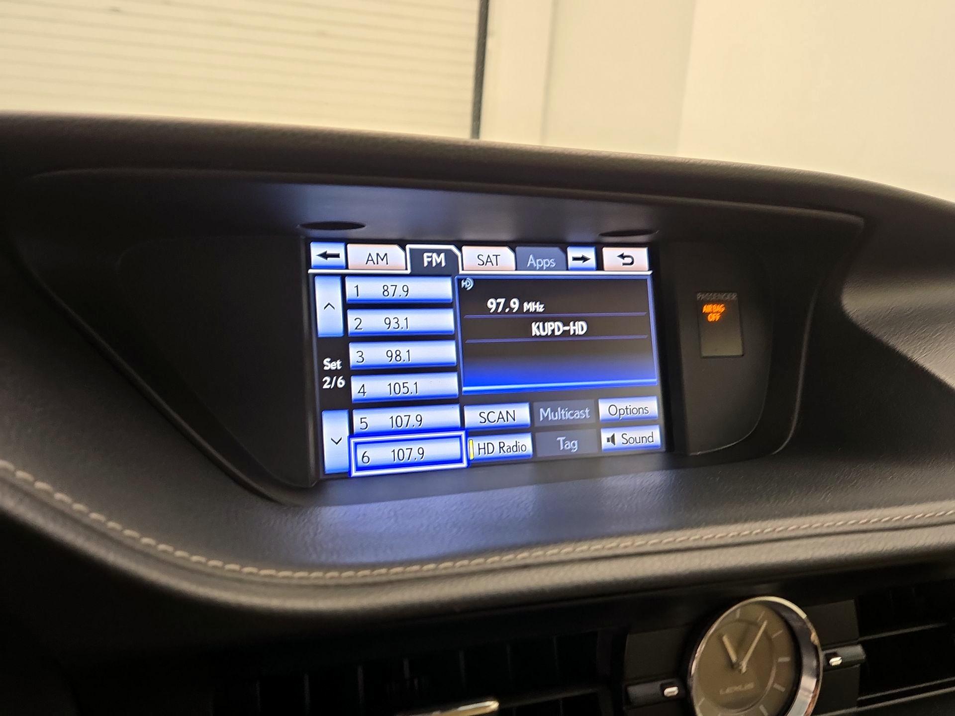 Thumbnail: 2014 Lexus ES - 16