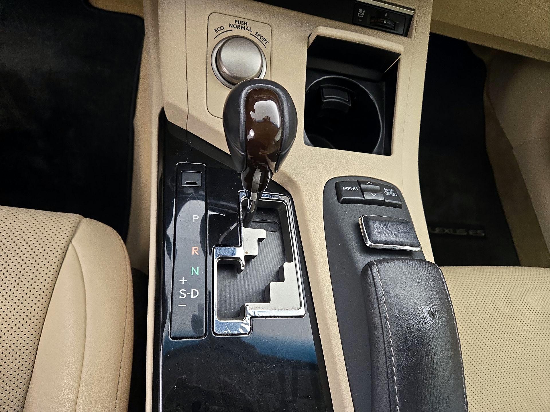 Thumbnail: 2014 Lexus ES - 18