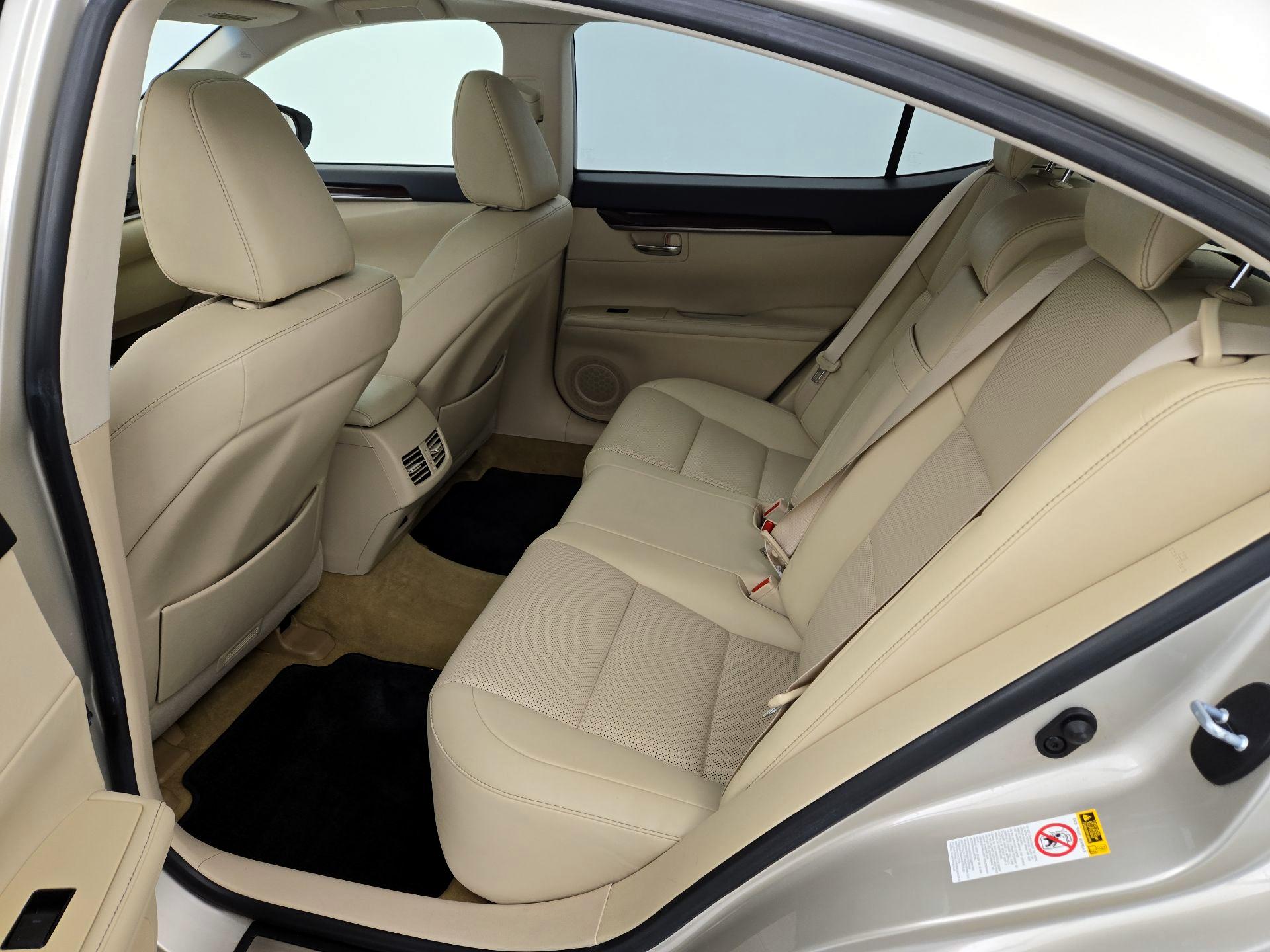 Thumbnail: 2014 Lexus ES - 20