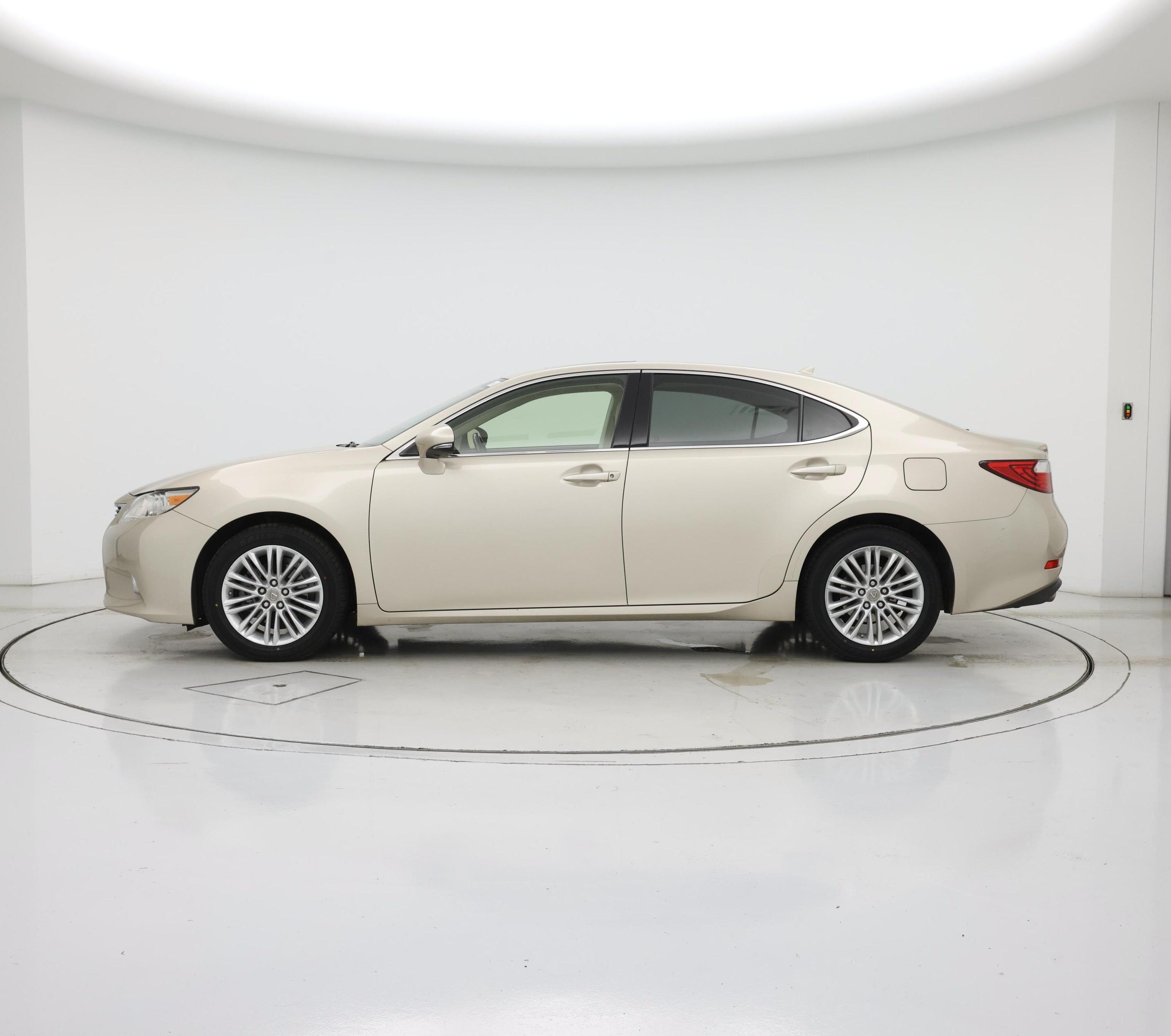 Thumbnail: 2014 Lexus ES - 3