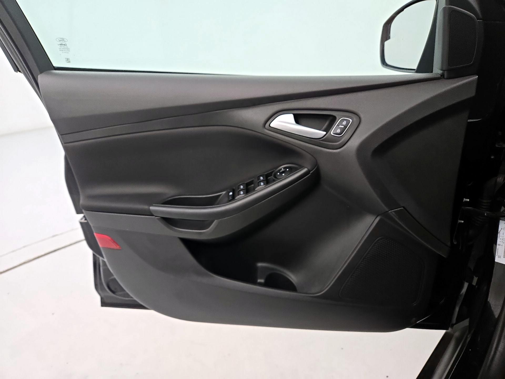 Thumbnail: 2017 Ford Focus - 10