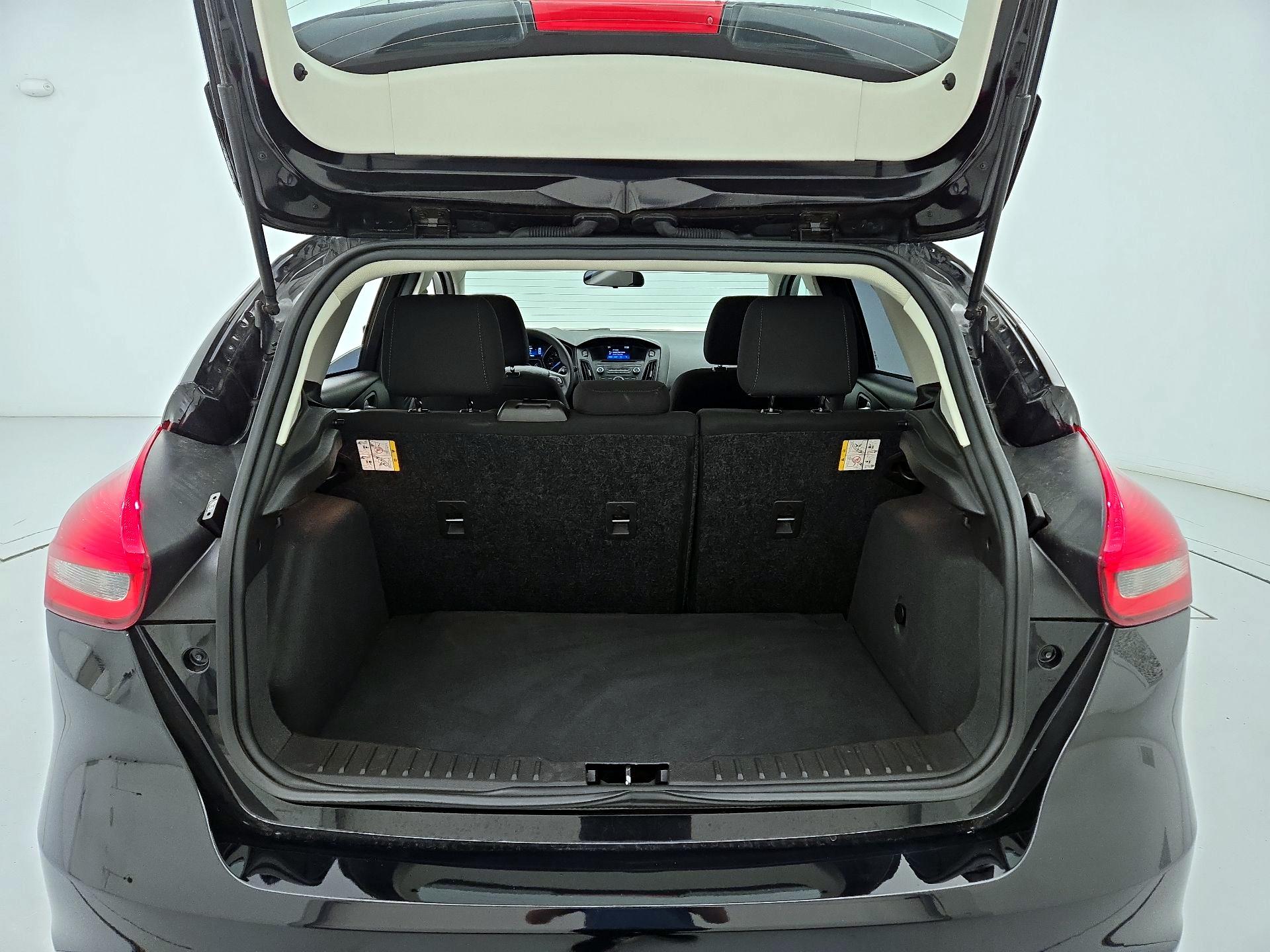 Thumbnail: 2017 Ford Focus - 18