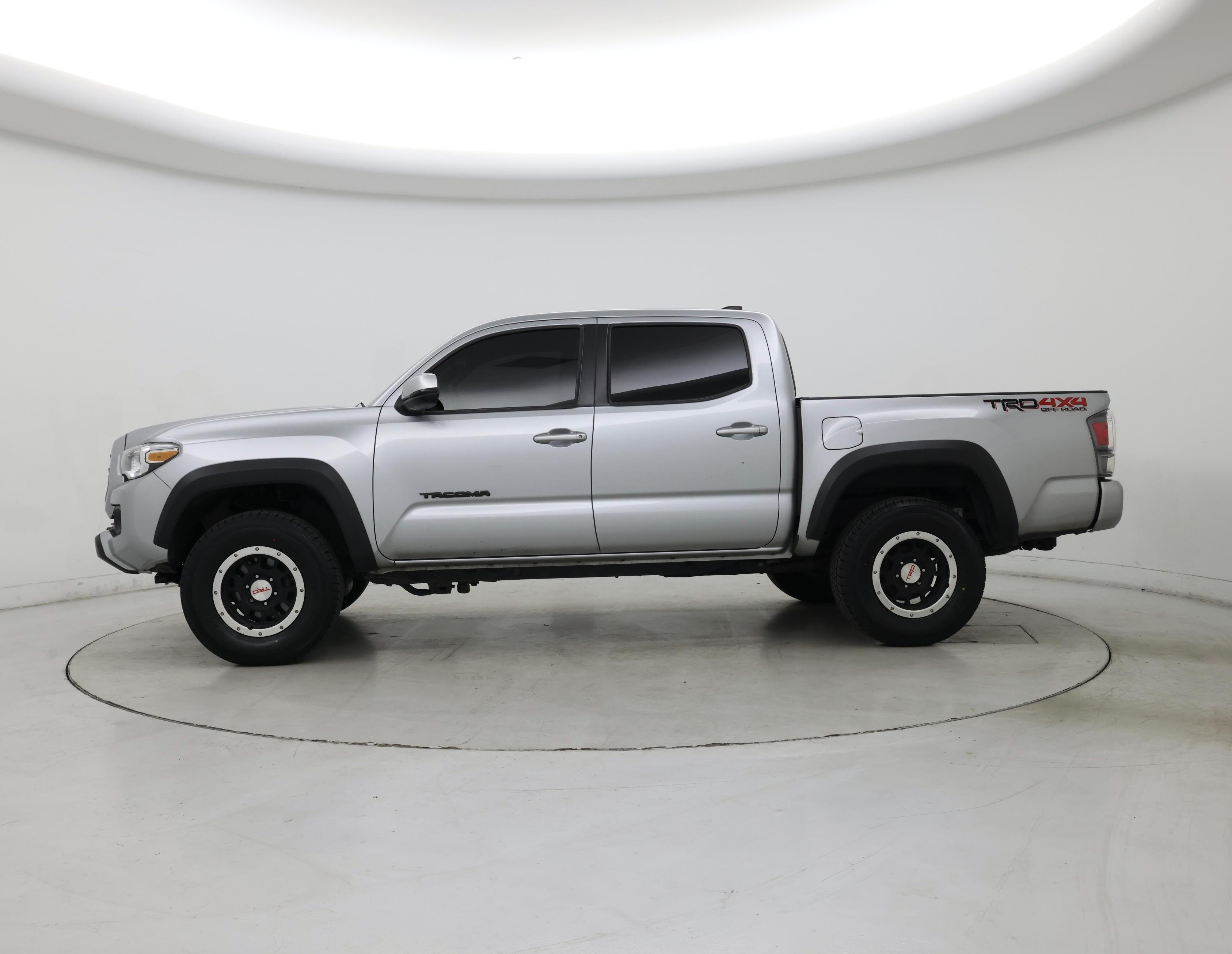 Thumbnail: 2022 Toyota Tacoma - 3