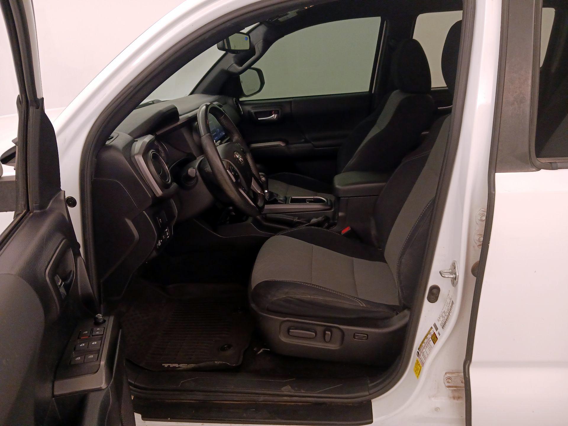 Thumbnail: 2021 Toyota Tacoma - 11