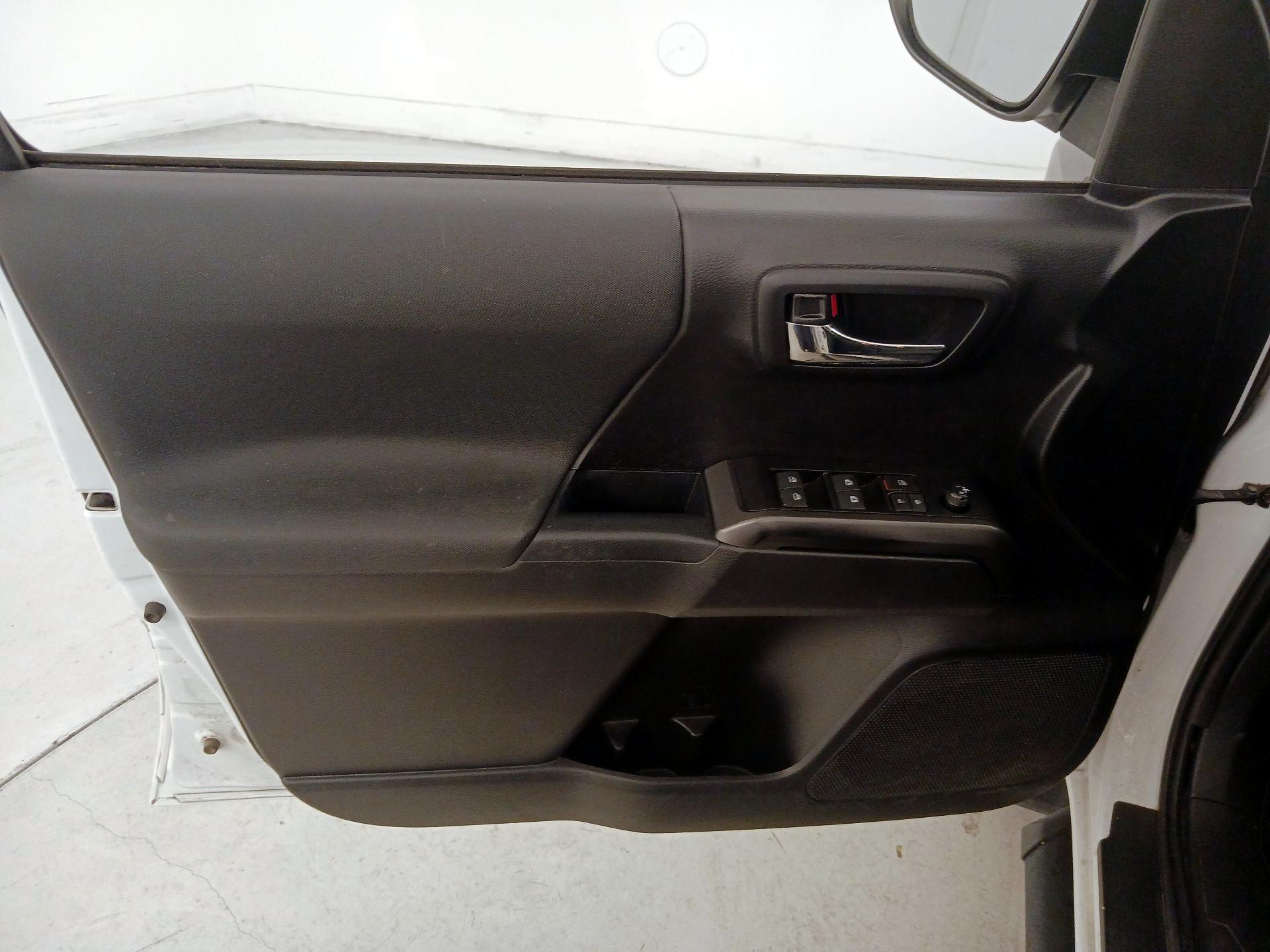 Thumbnail: 2021 Toyota Tacoma - 12