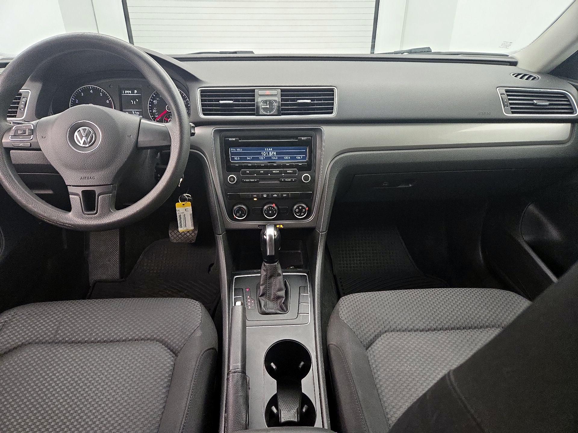 Thumbnail: 2015 Volkswagen Passat - 9