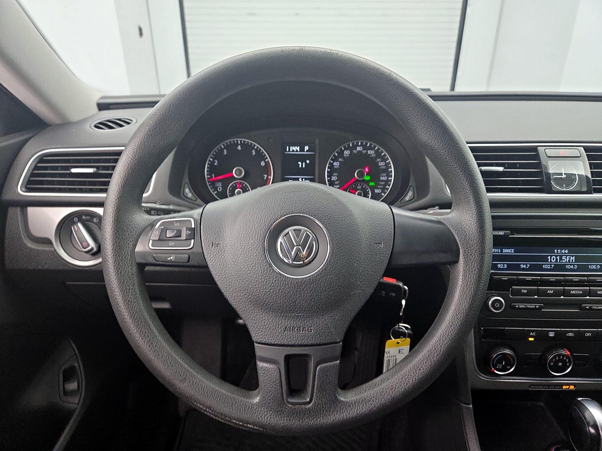 Thumbnail: 2015 Volkswagen Passat - 10