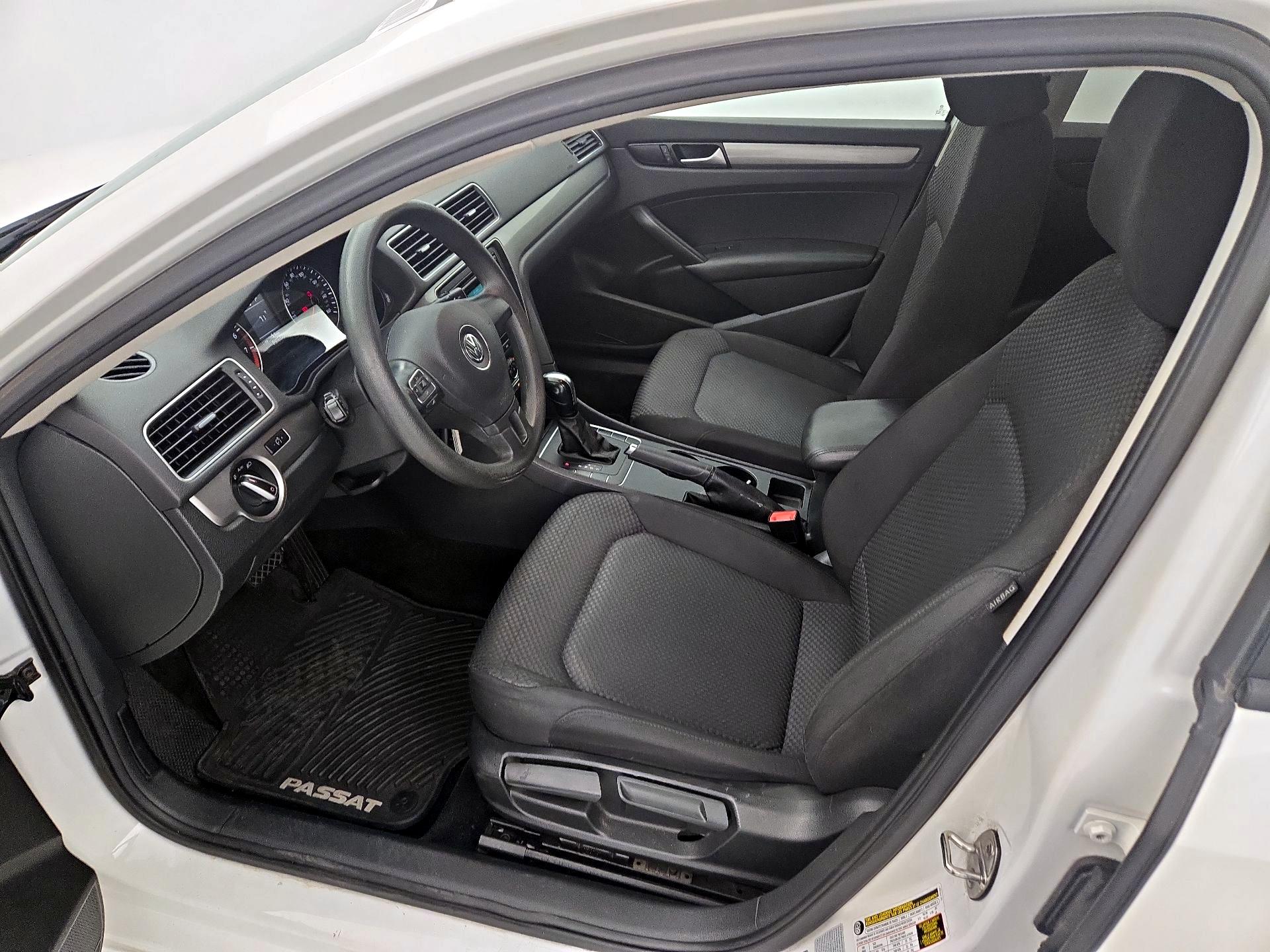 Thumbnail: 2015 Volkswagen Passat - 11