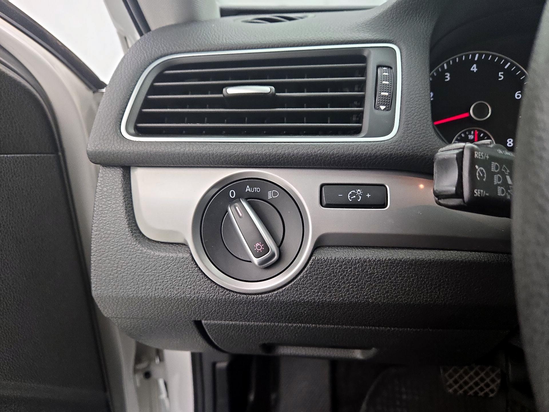 Thumbnail: 2015 Volkswagen Passat - 13