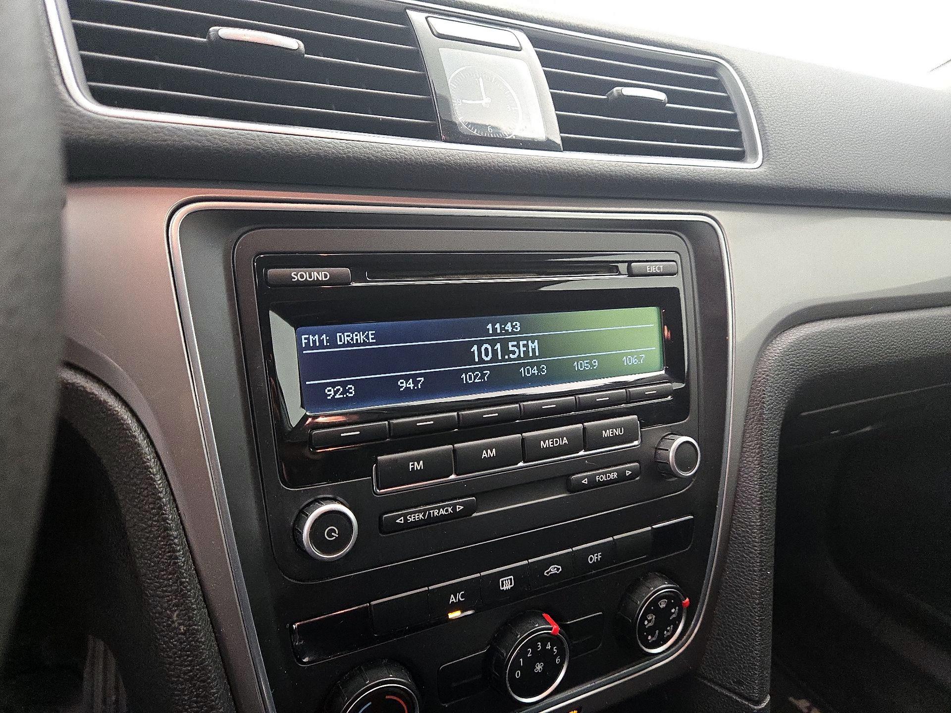 Thumbnail: 2015 Volkswagen Passat - 14