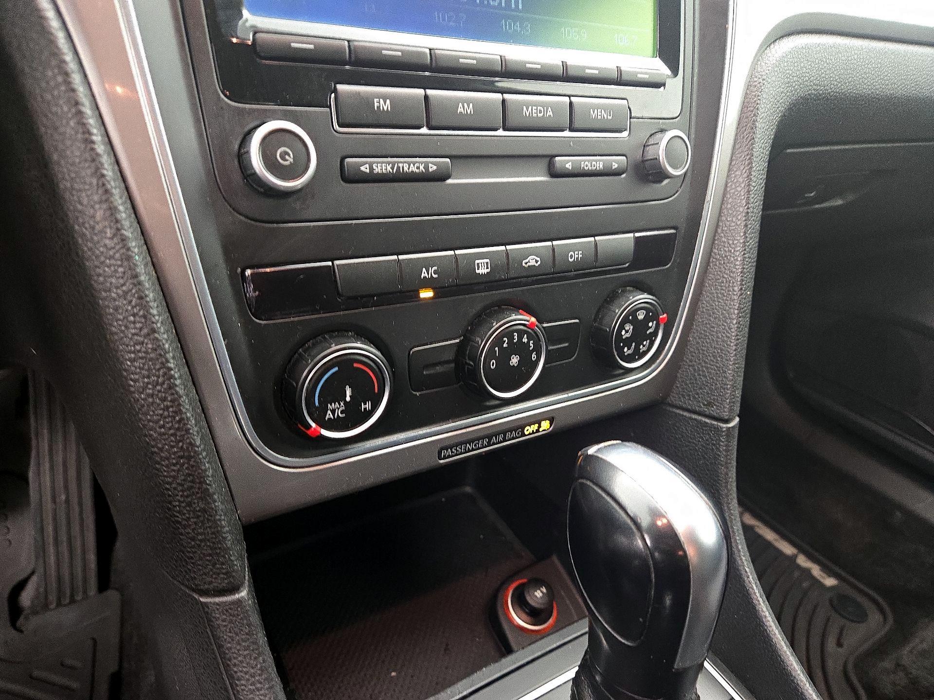 Thumbnail: 2015 Volkswagen Passat - 15