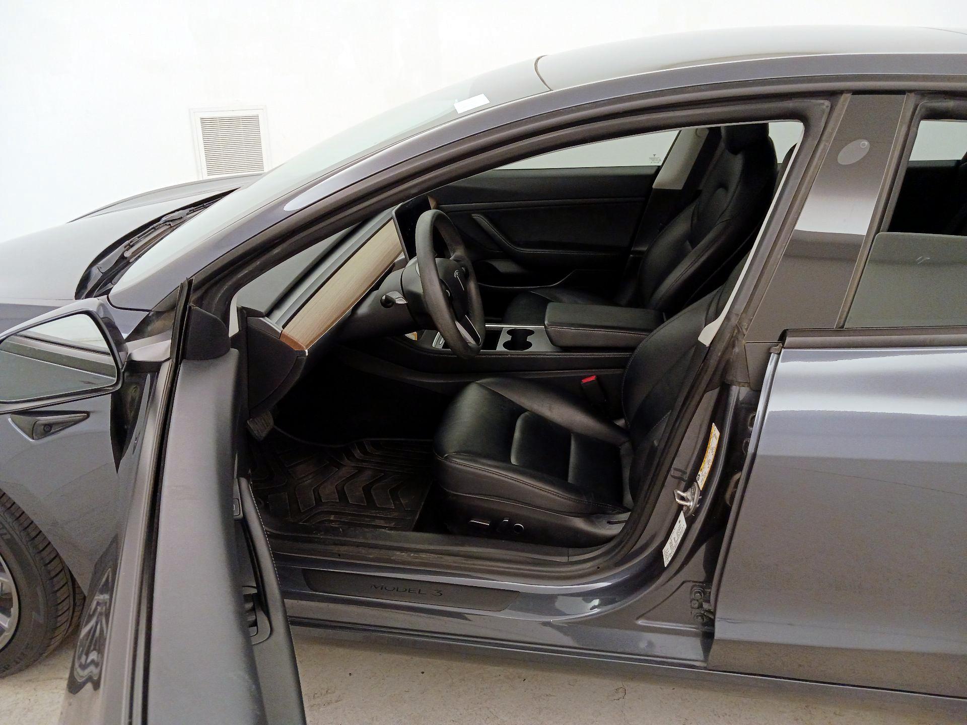 Thumbnail: 2021 Tesla Model 3 - 11