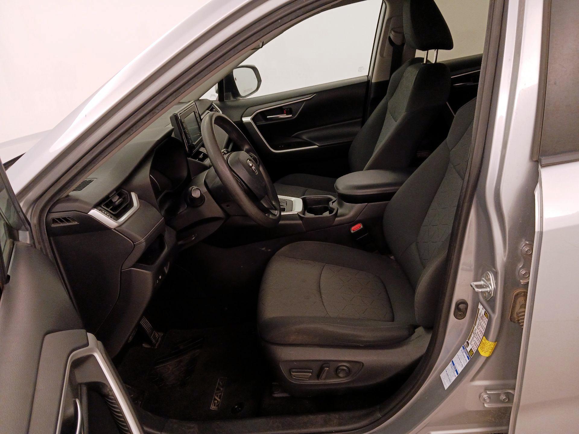 Thumbnail: 2021 Toyota RAV4 - 11