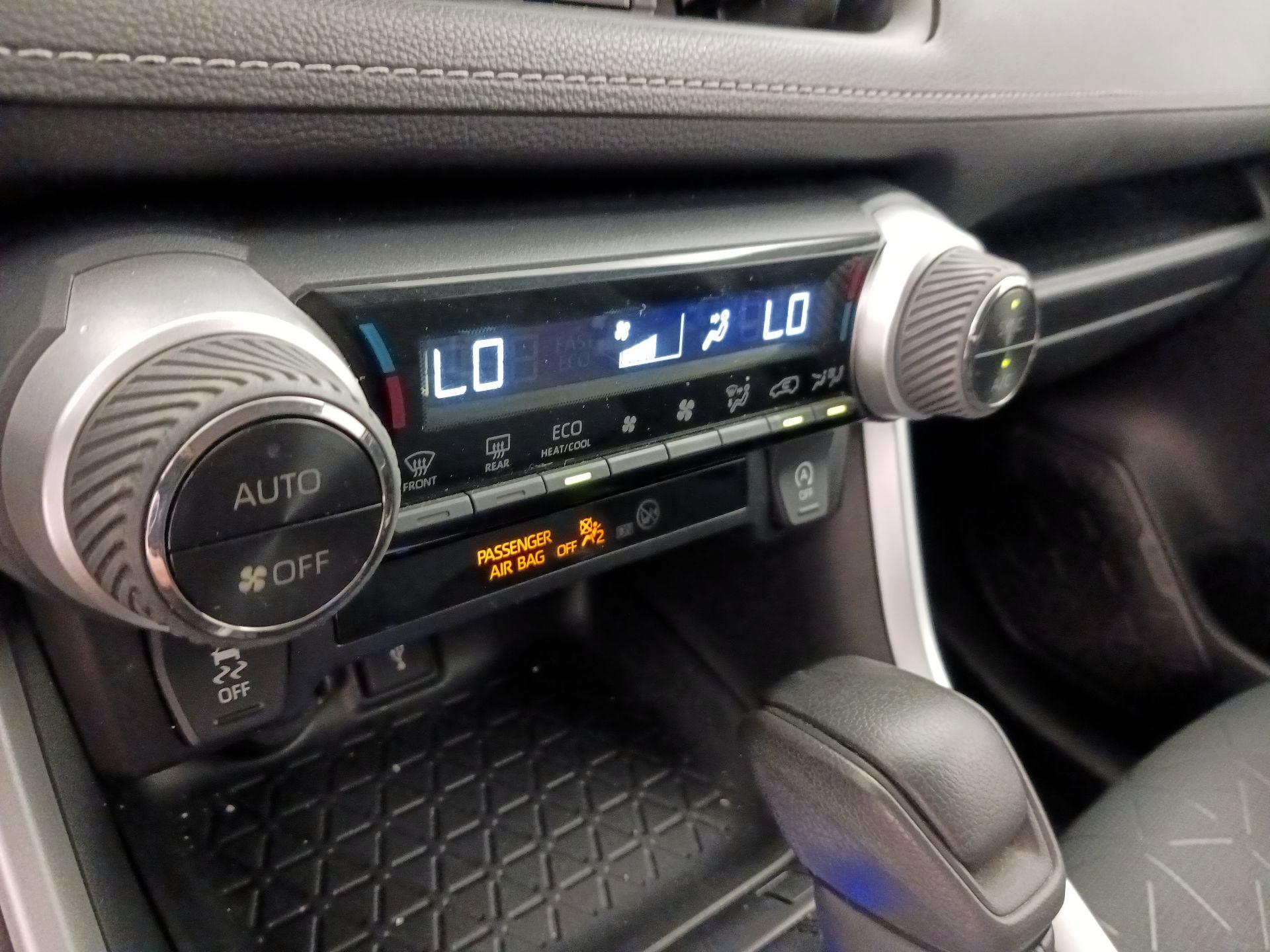 Thumbnail: 2021 Toyota RAV4 - 16
