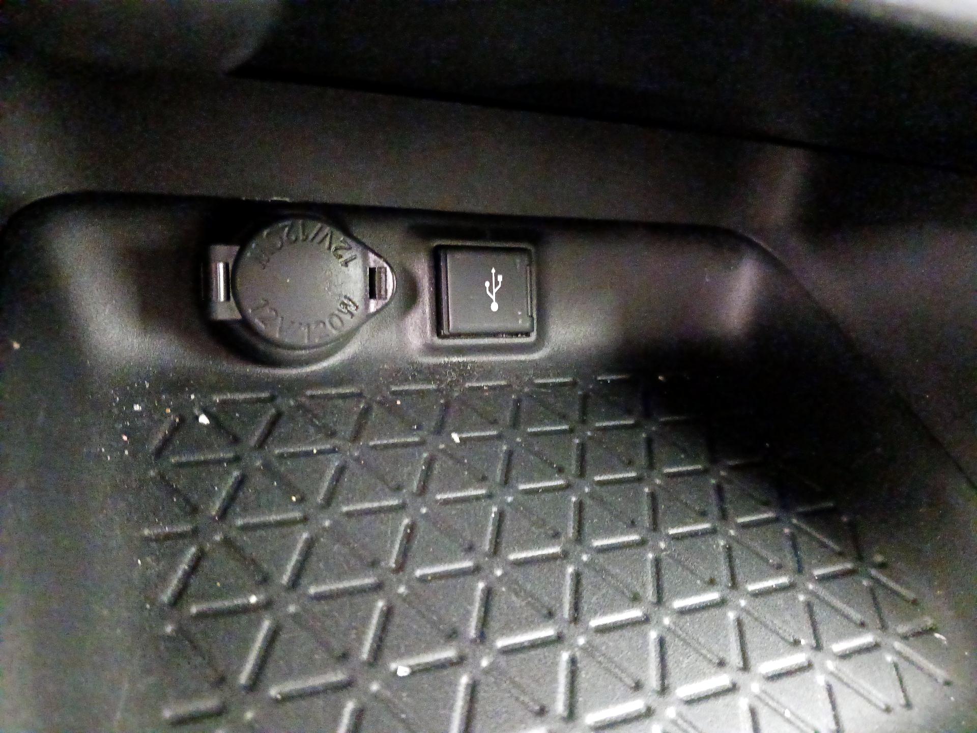 Thumbnail: 2021 Toyota RAV4 - 18
